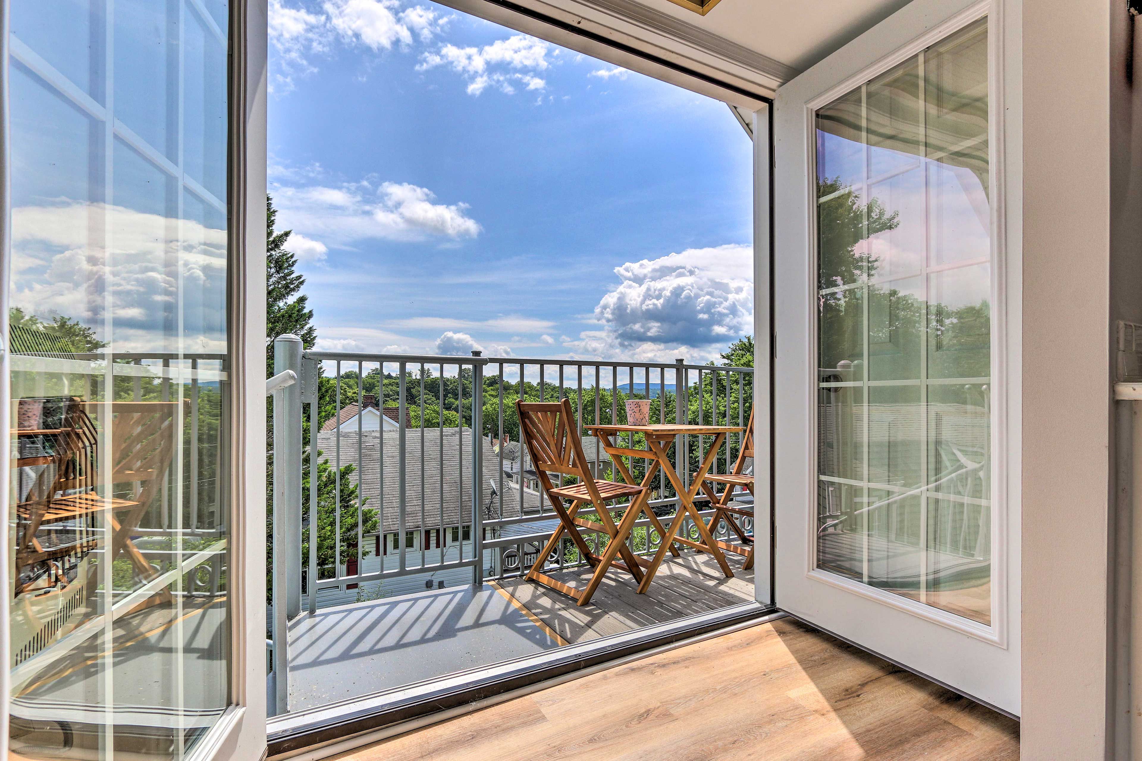 Balcony | Outdoor Seating