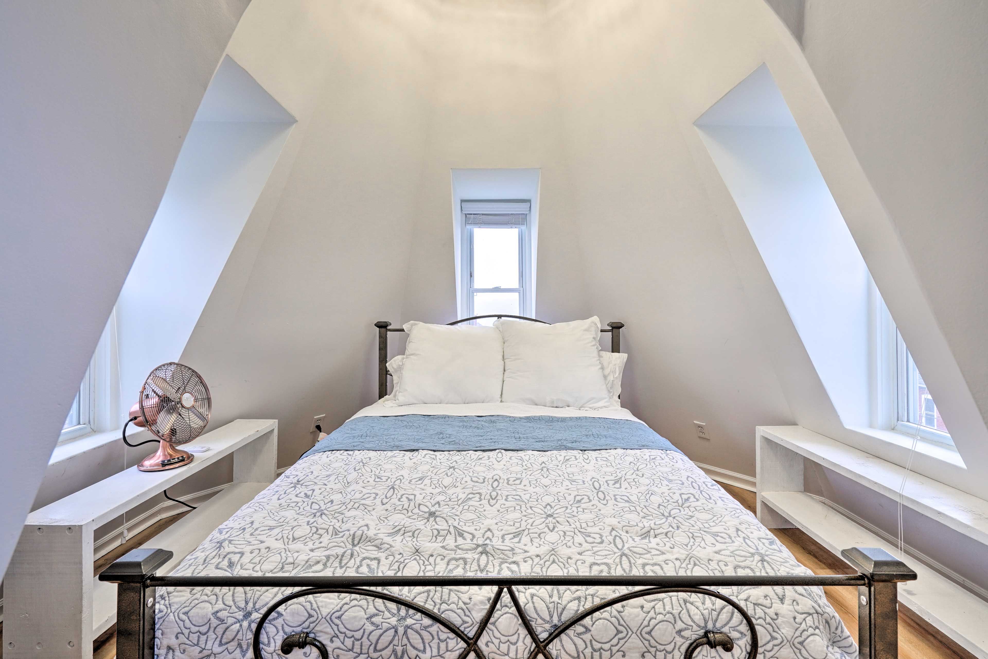 Bedroom 1 | Queen Bed | Linens & Towels Provided