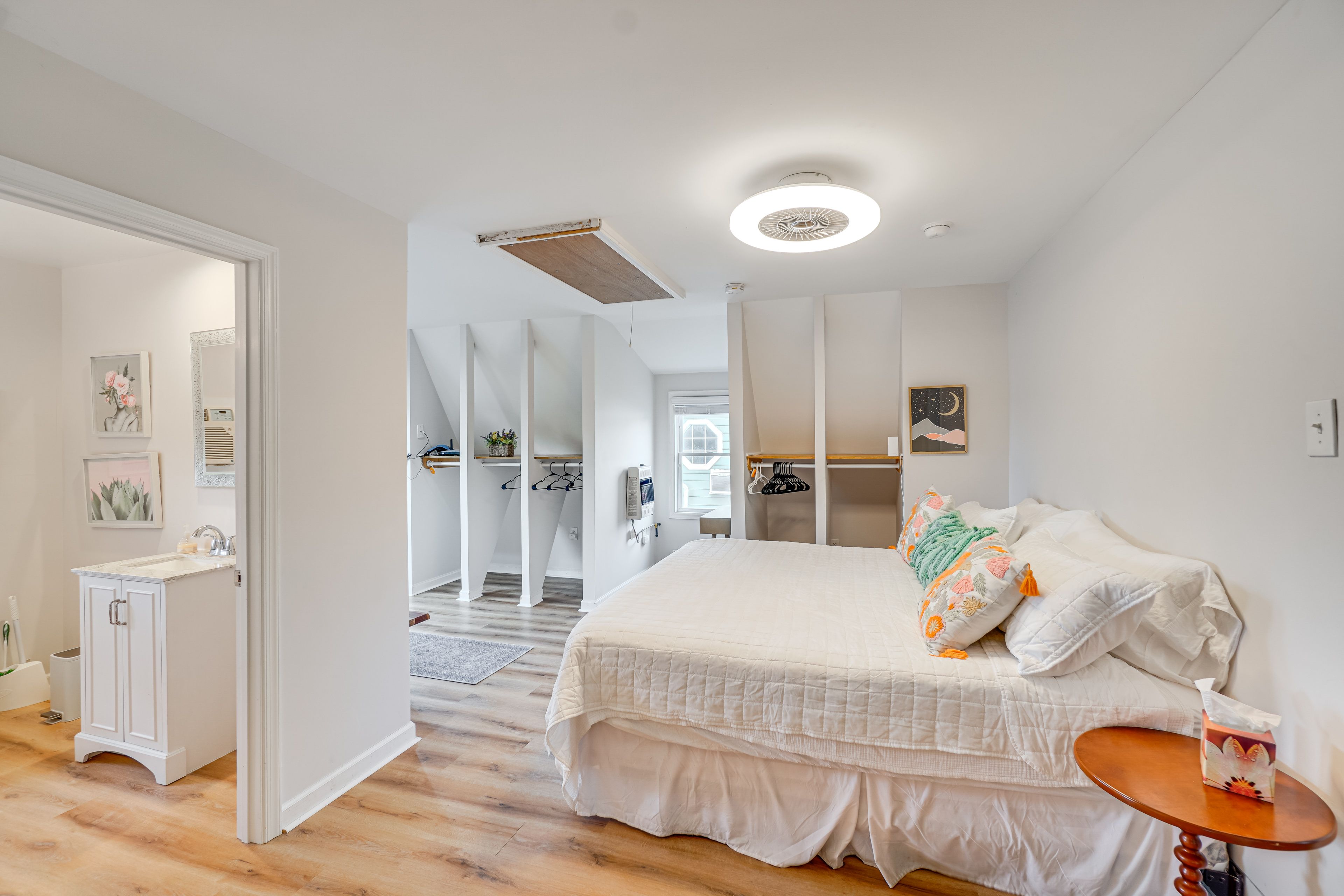 Bedroom | King Bed | En-Suite Bathroom | Linens & Towels Provided