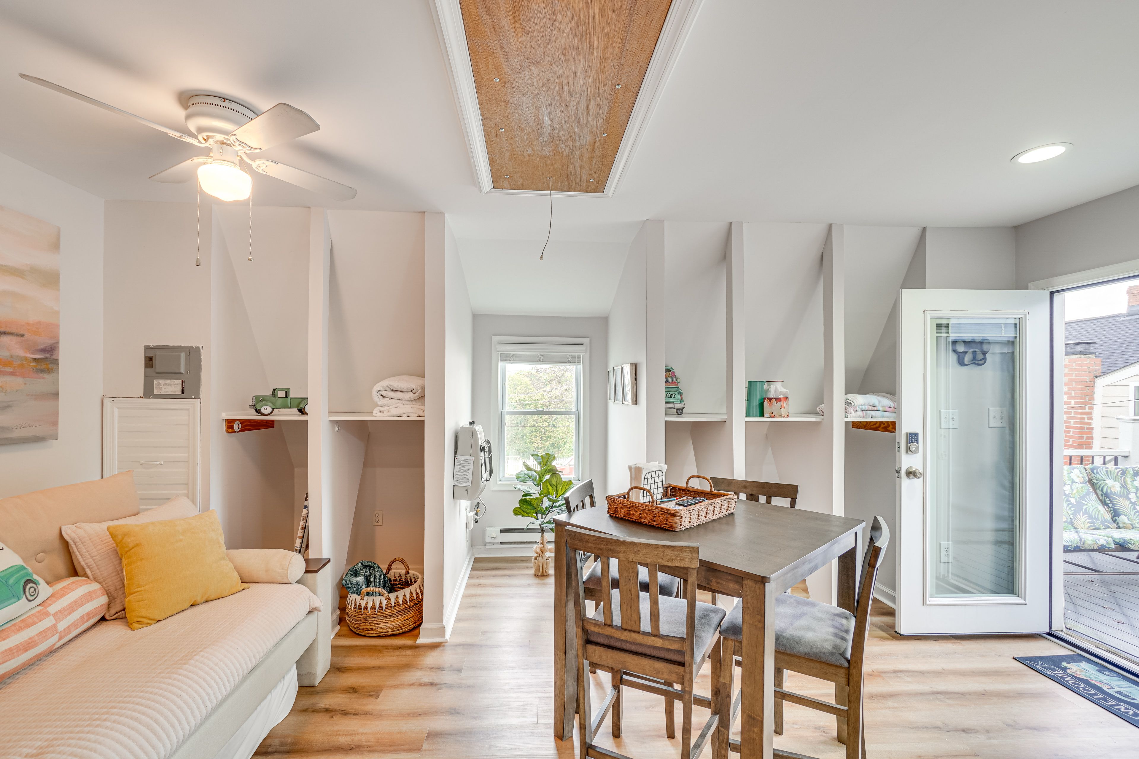 Dining Area | Dishware & Flatware Provided | Trash Bags & Paper Towels Provided