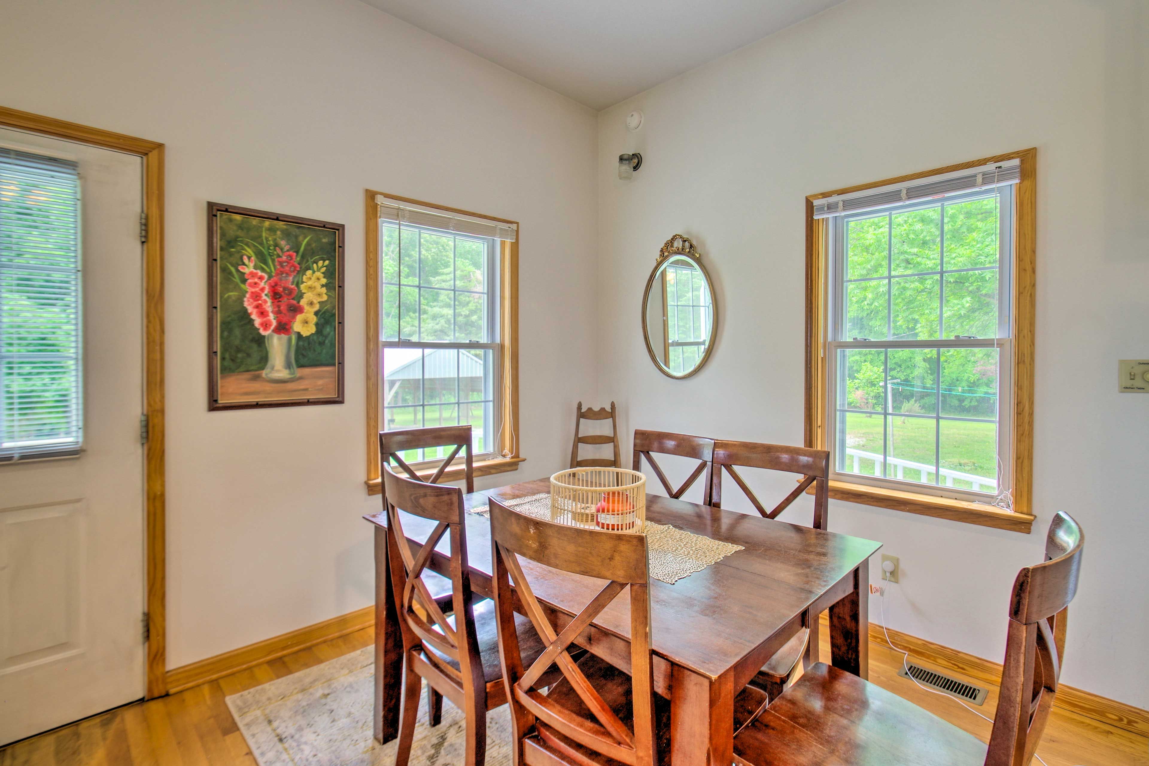 Dining Area | Dishware & Flatware Provided