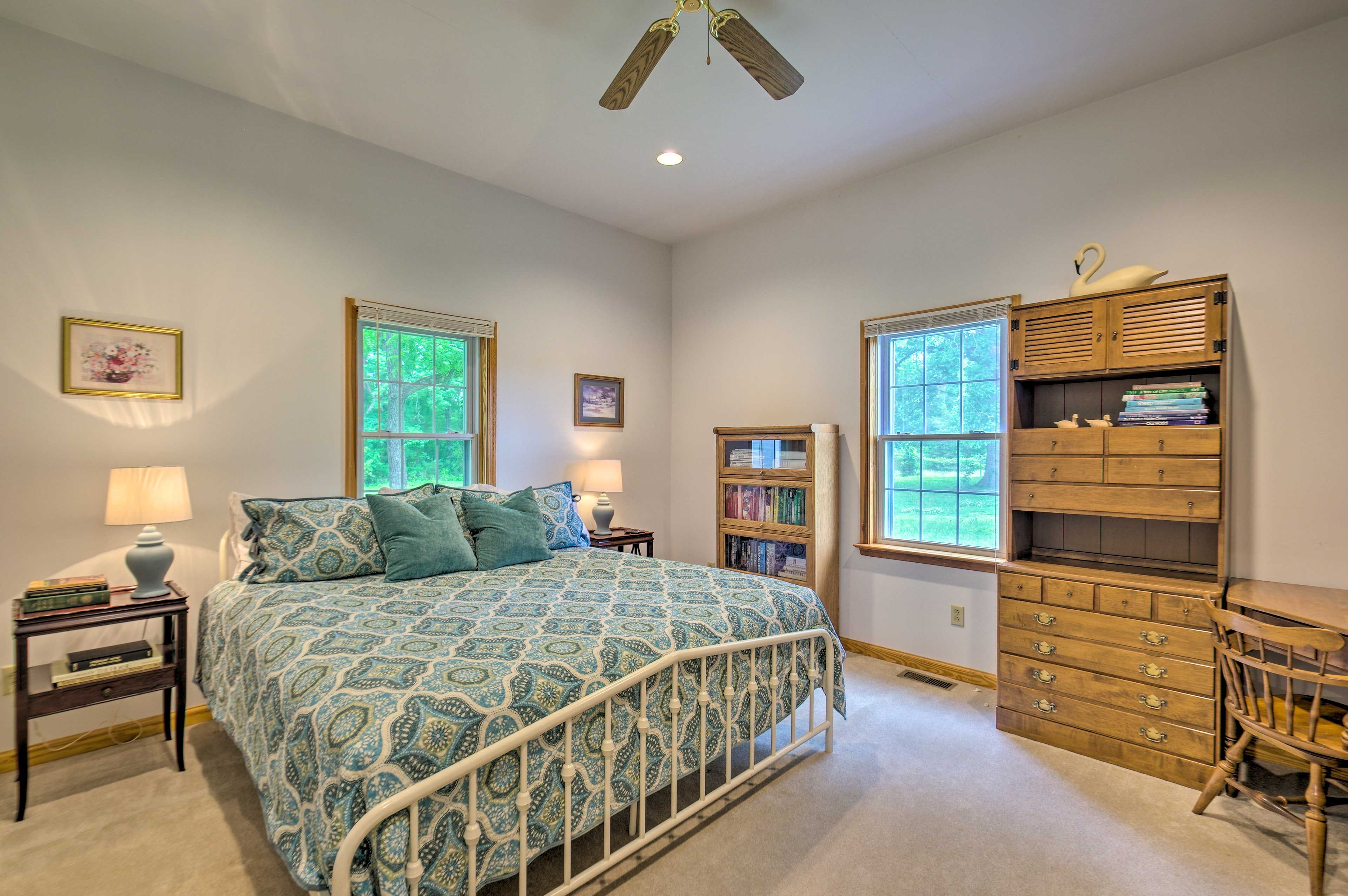 Bedroom 1 | King Bed | Linens Provided