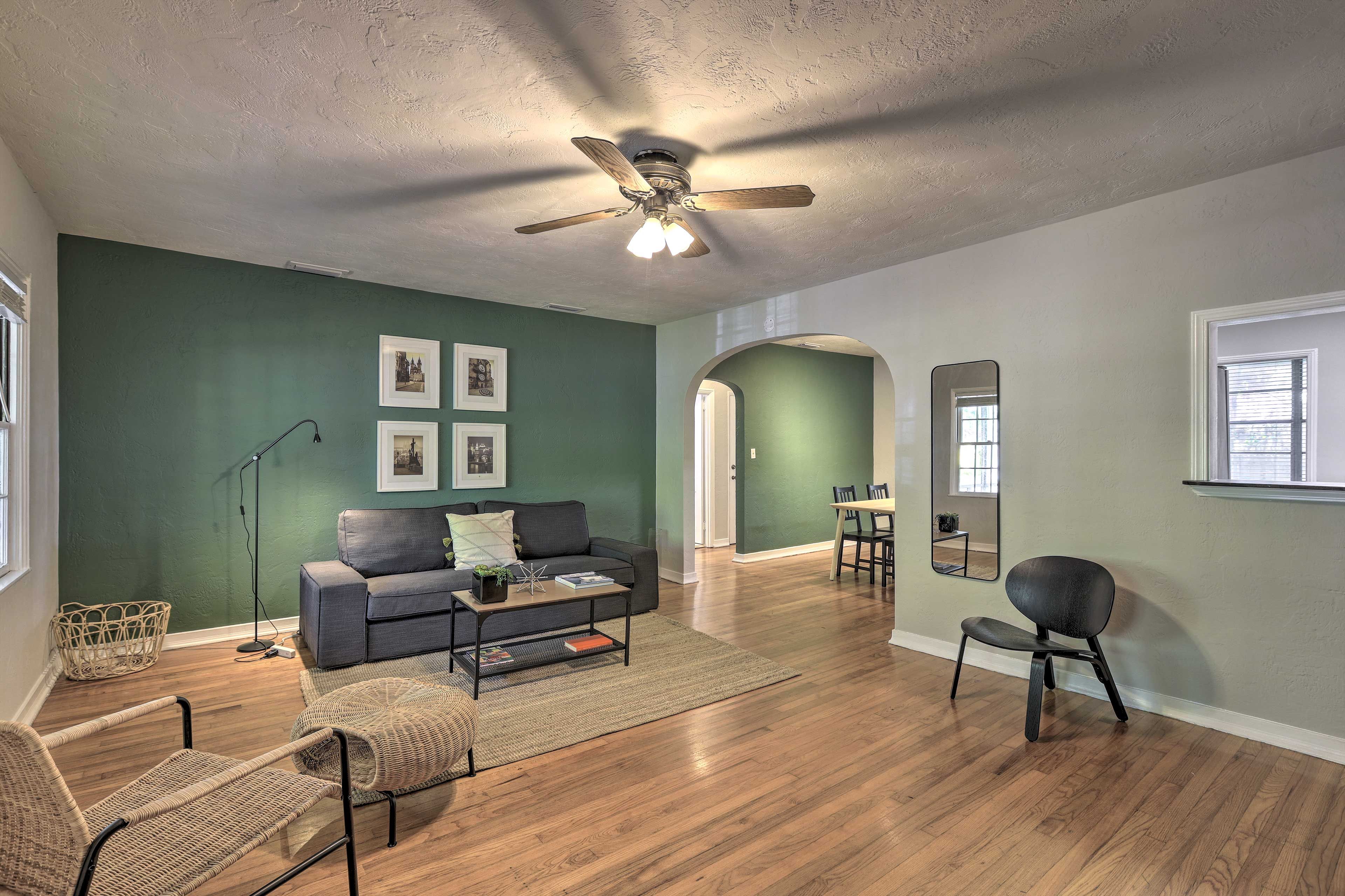 Gainesville Vacation Rental | 2BR | 1BA | Steps Required | 1,020 Sq Ft