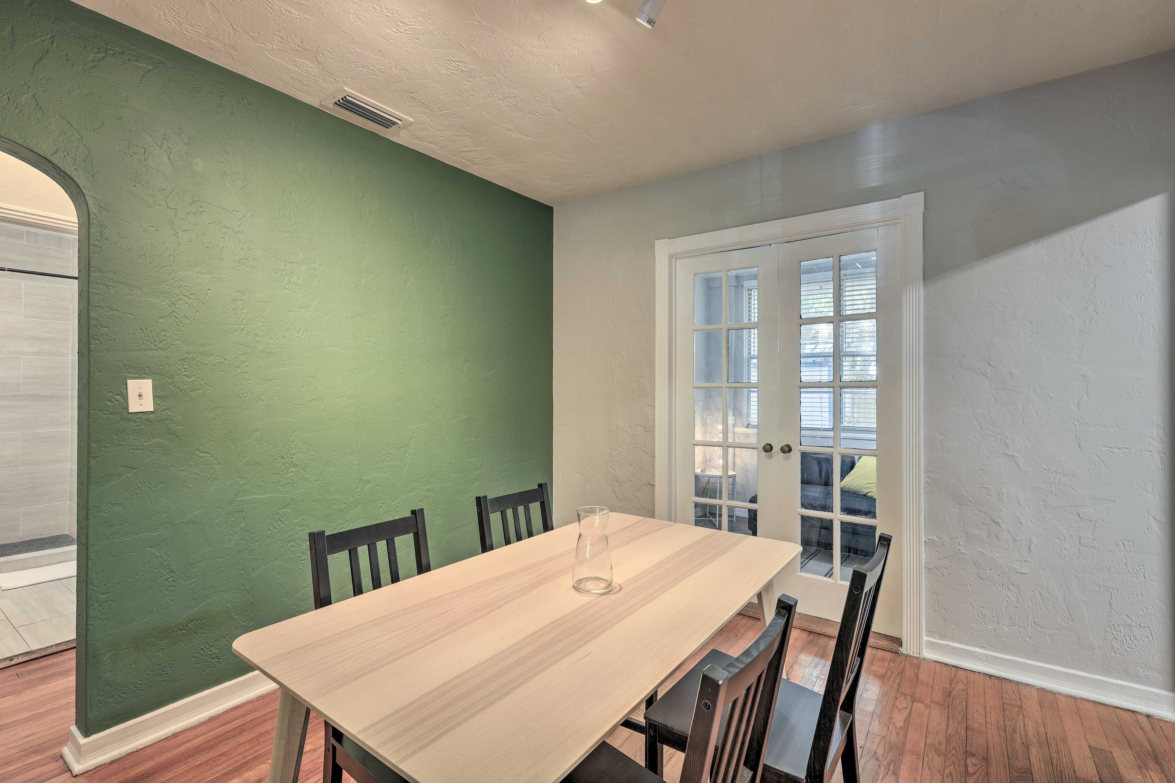 Dining Area | Dinnerware Included