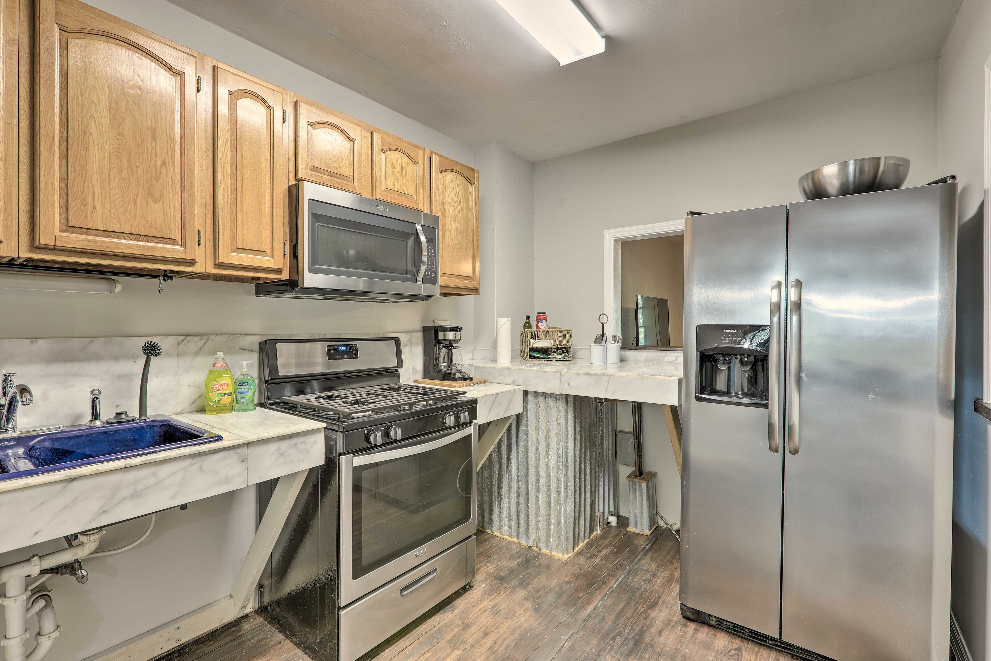 Kitchen | Cooking Basics Included