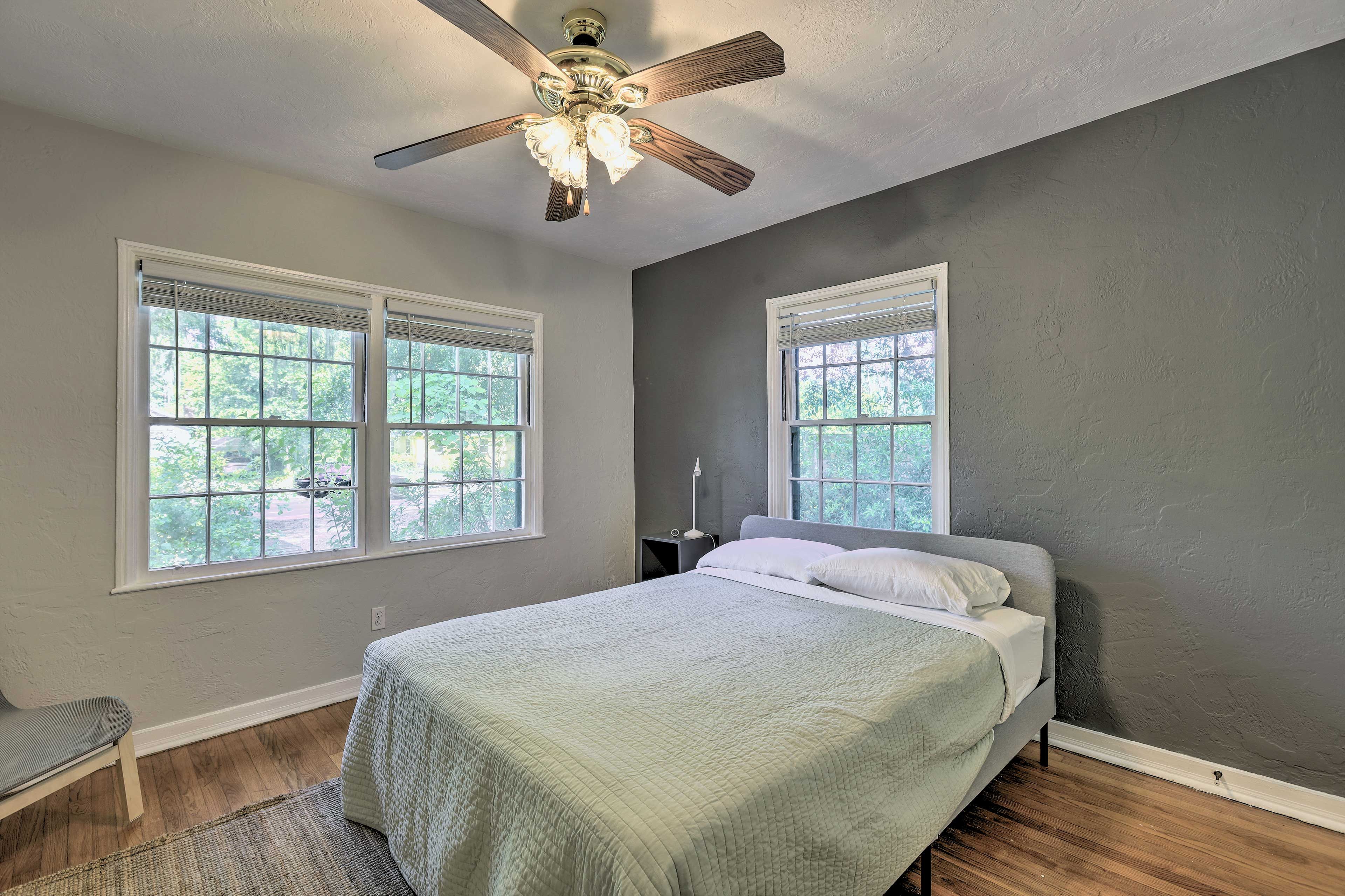Bedroom 2 | Queen Bed