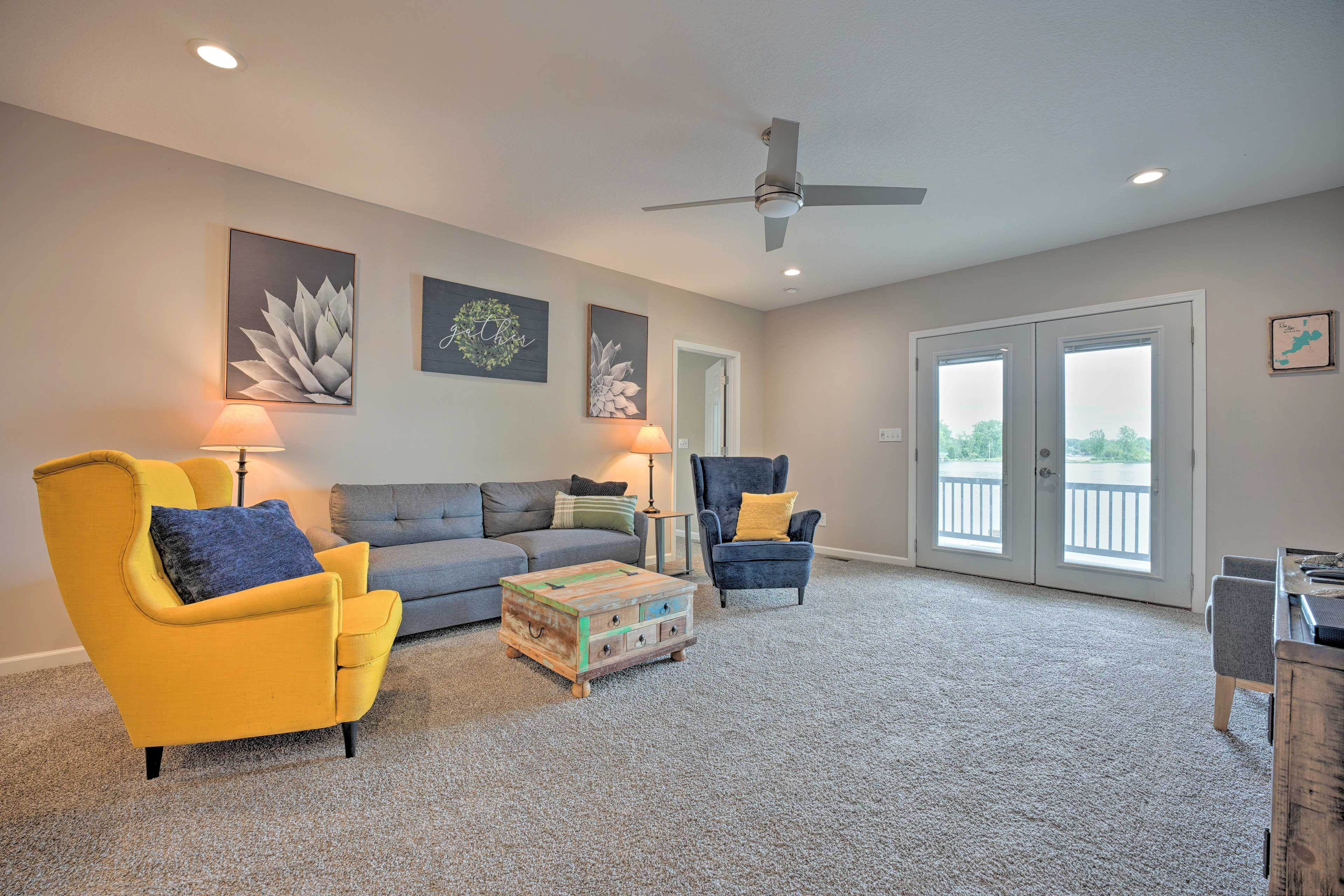 Living Room | Main Floor | Smart TV