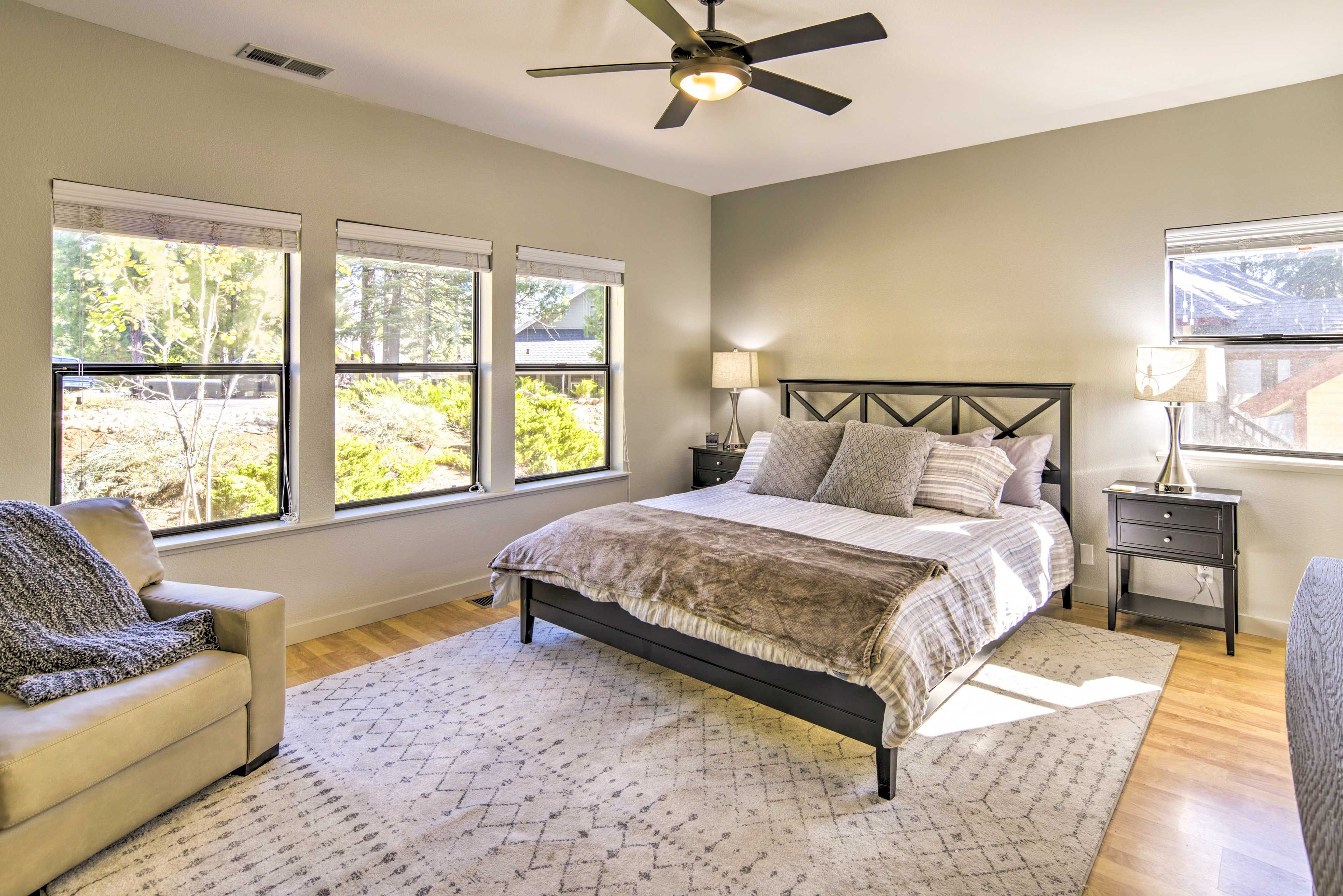 Bedroom 1 | California King Bed | Smart TV | Ceiling Fans | En-Suite Bathroom