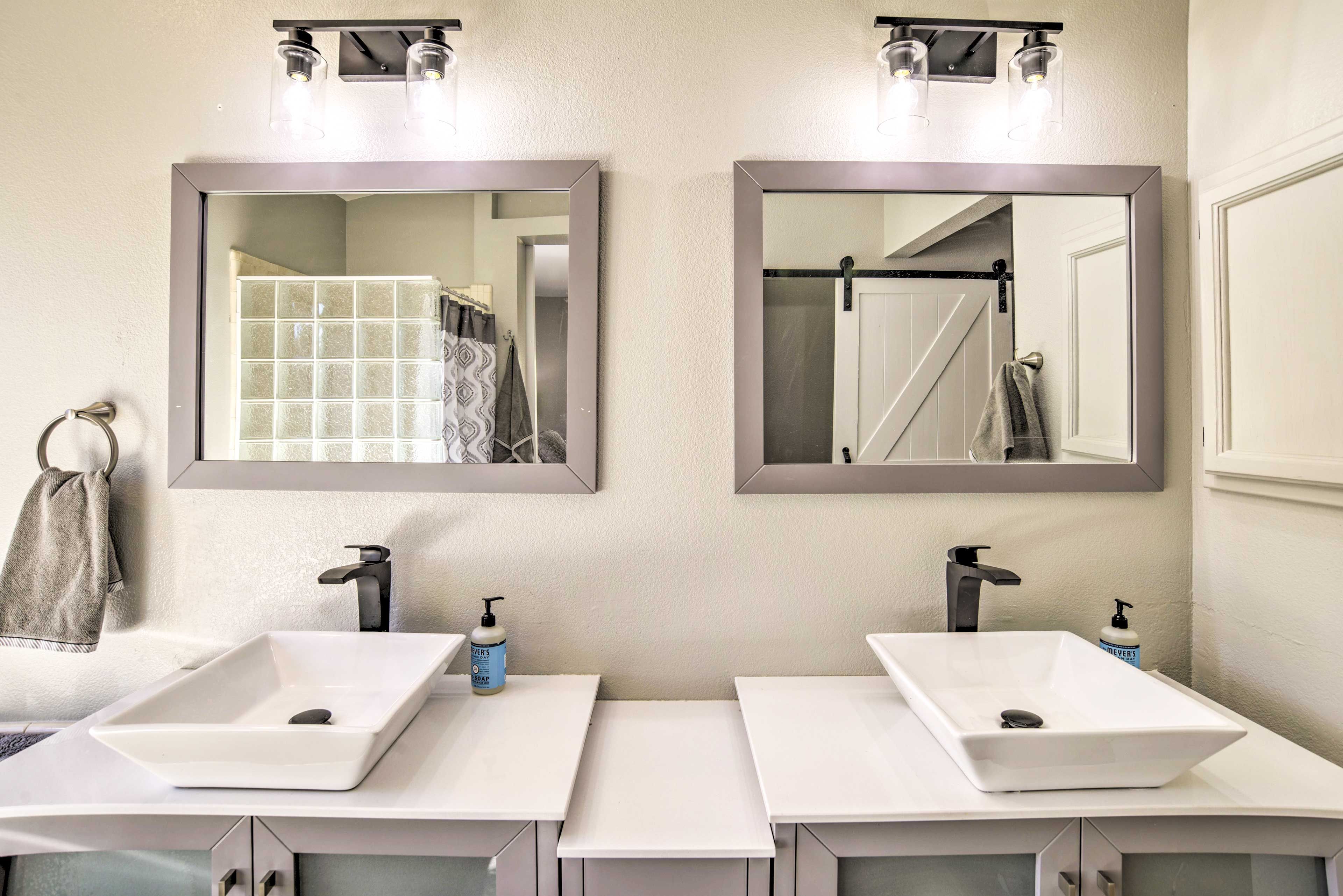 Full Bathroom | Jetted Tub | Walk-In Shower | Walk-In Closet | Hair Dryer