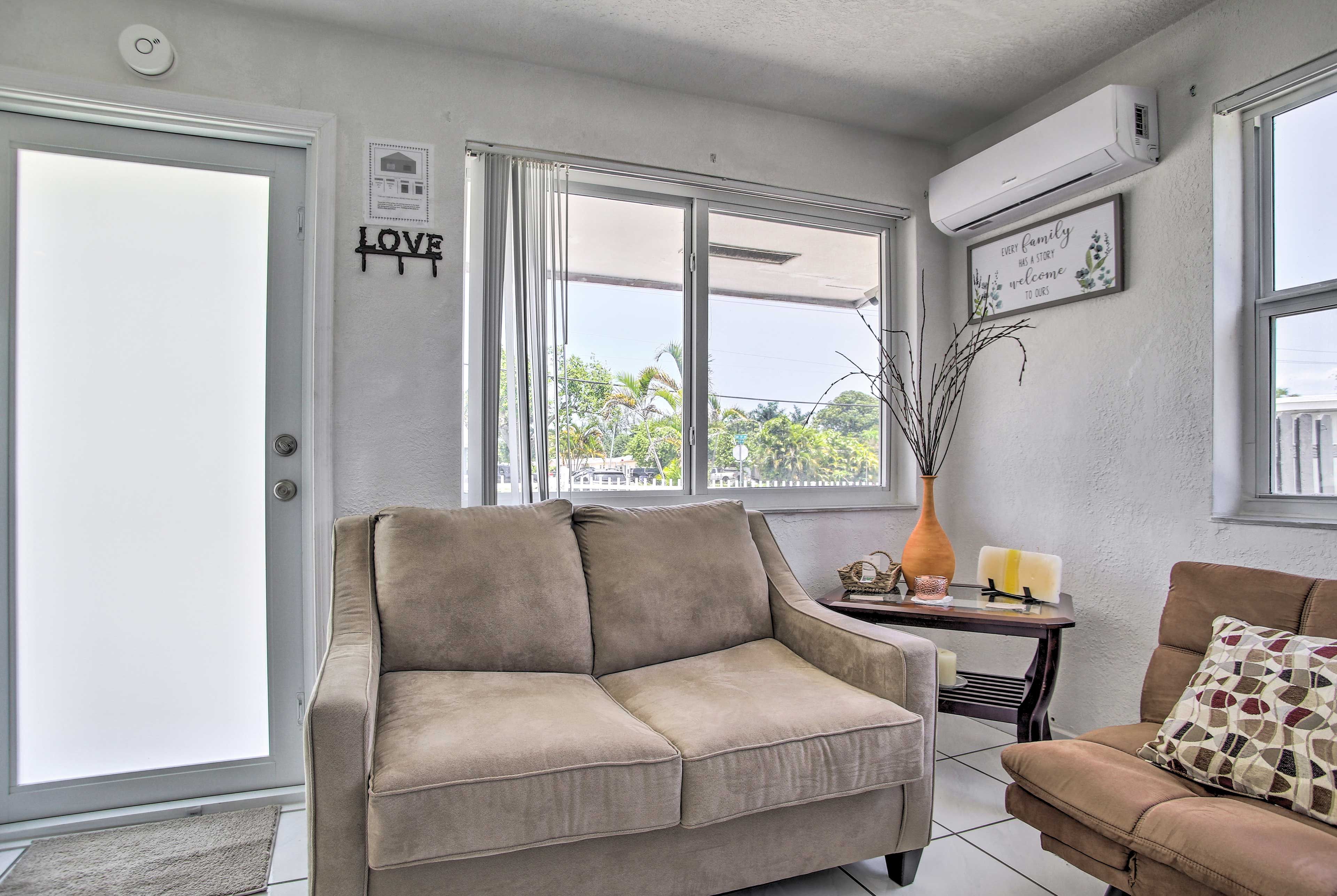 Living Room | Sleeper Sofa | Futon | Smart TV