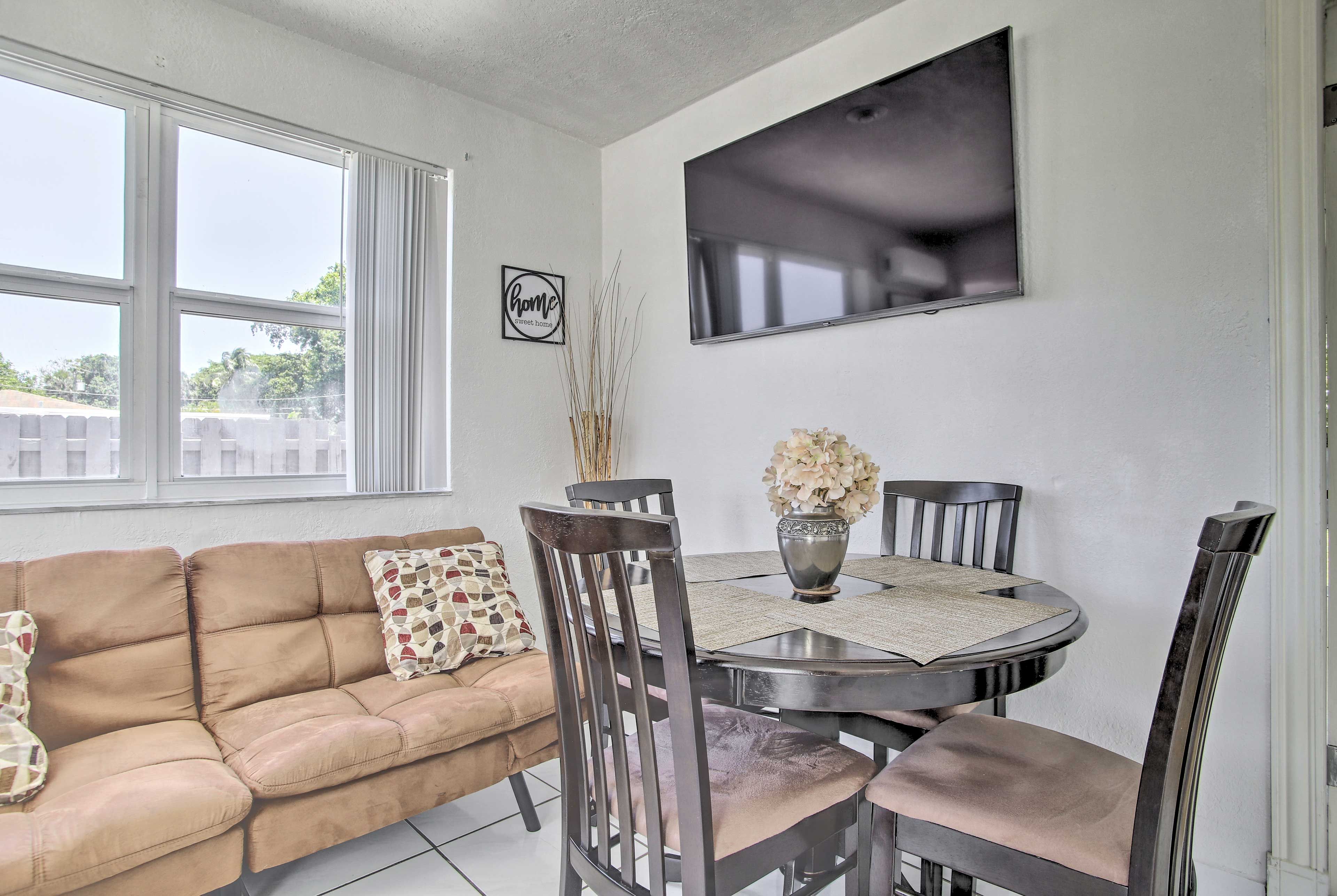 Living Room | Sleeper Sofa | Futon | Smart TV