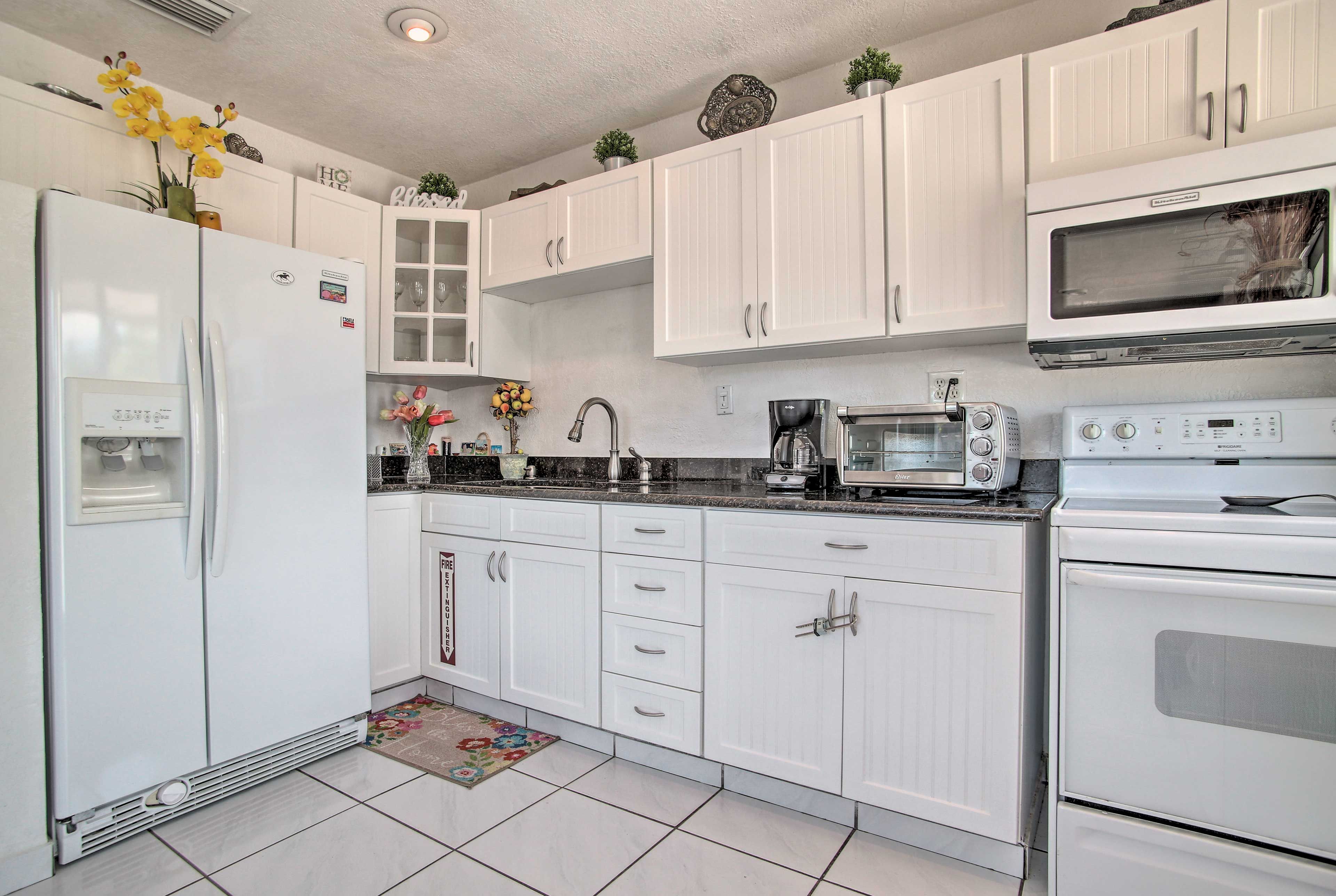 Kitchen | Electric Range | Toaster Oven | Microwave | Fridge w/ Ice Maker