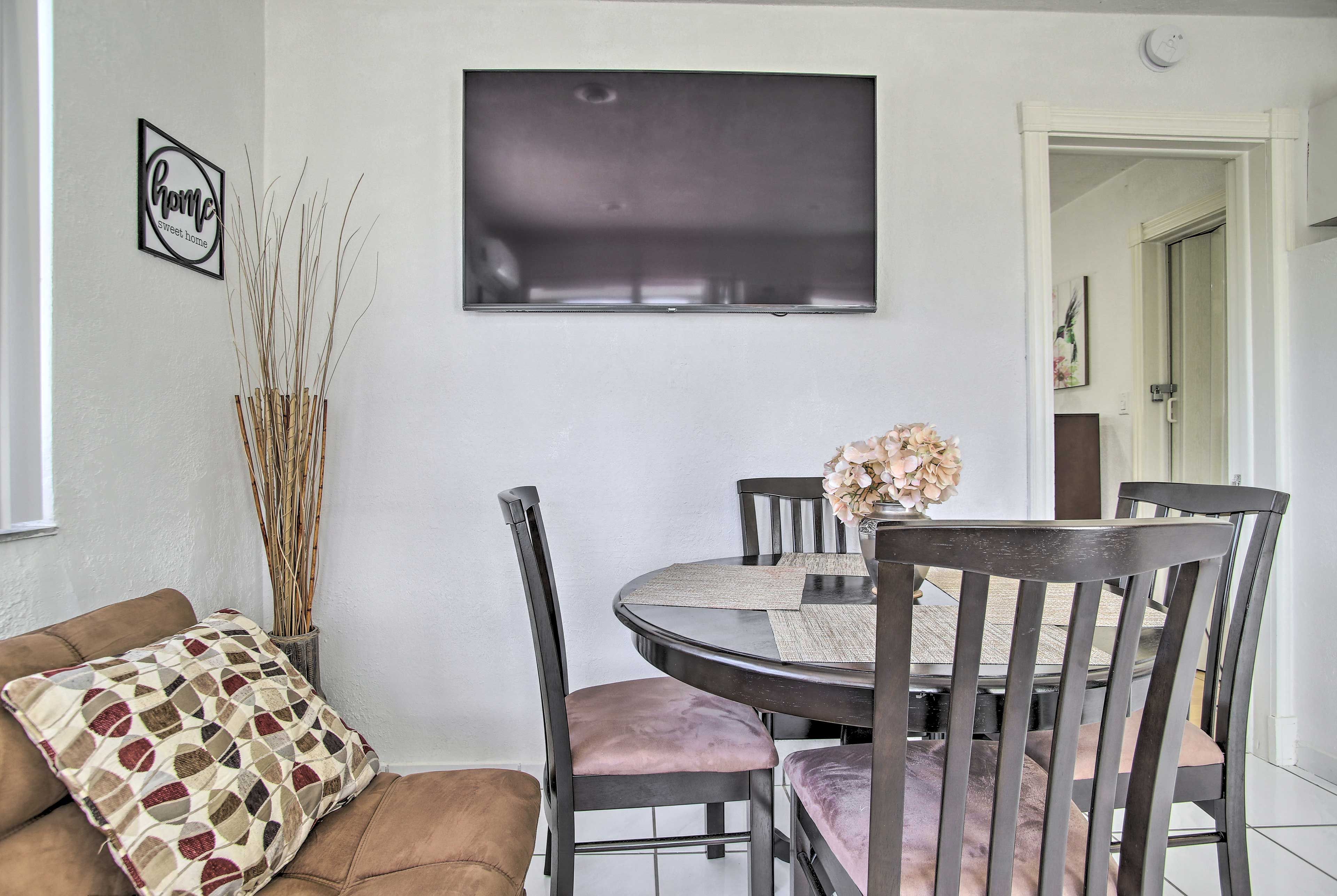 Living Room | Sleeper Sofa | Futon | Smart TV