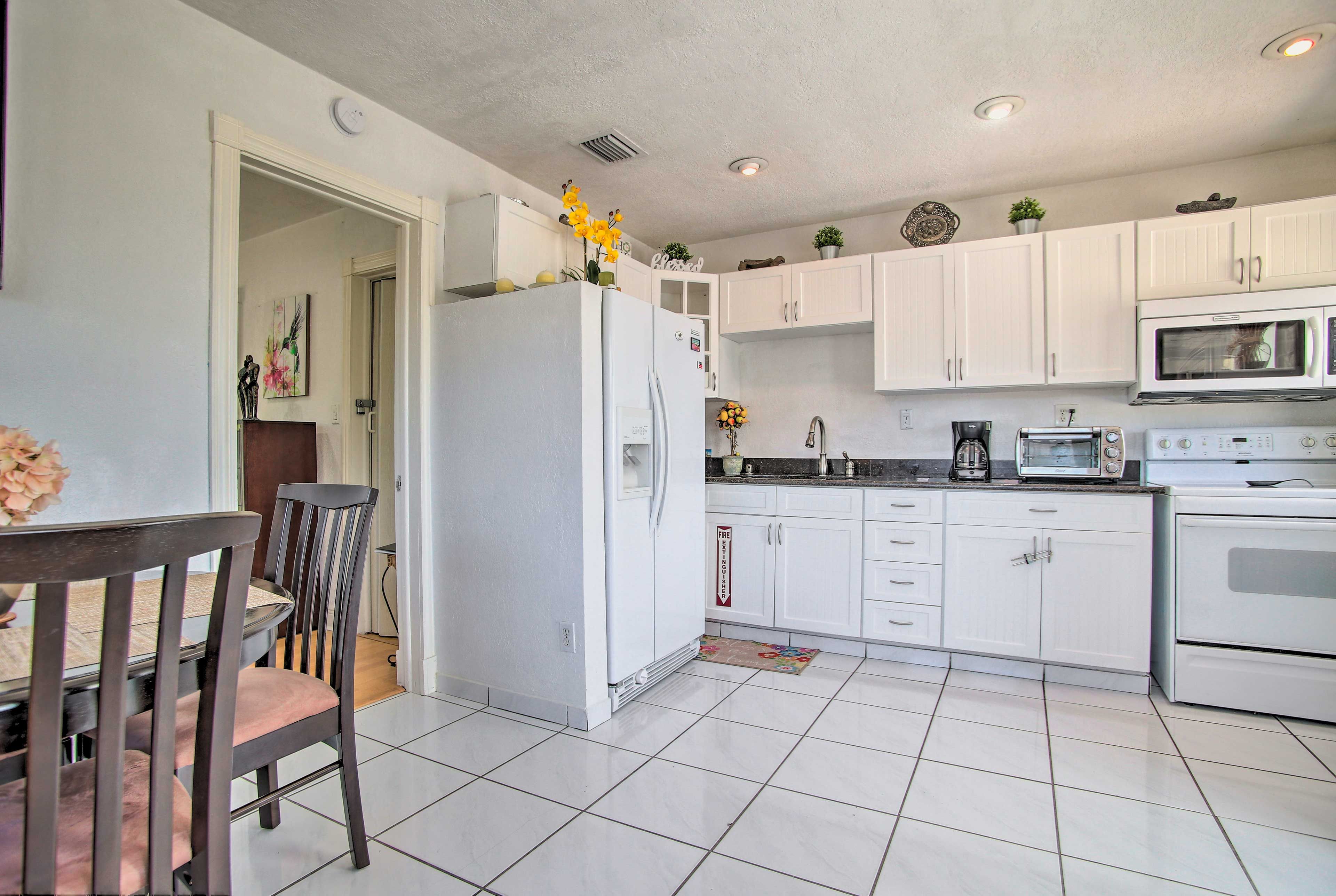 Kitchen | Electric Range | Toaster Oven | Microwave | Fridge w/ Ice Maker