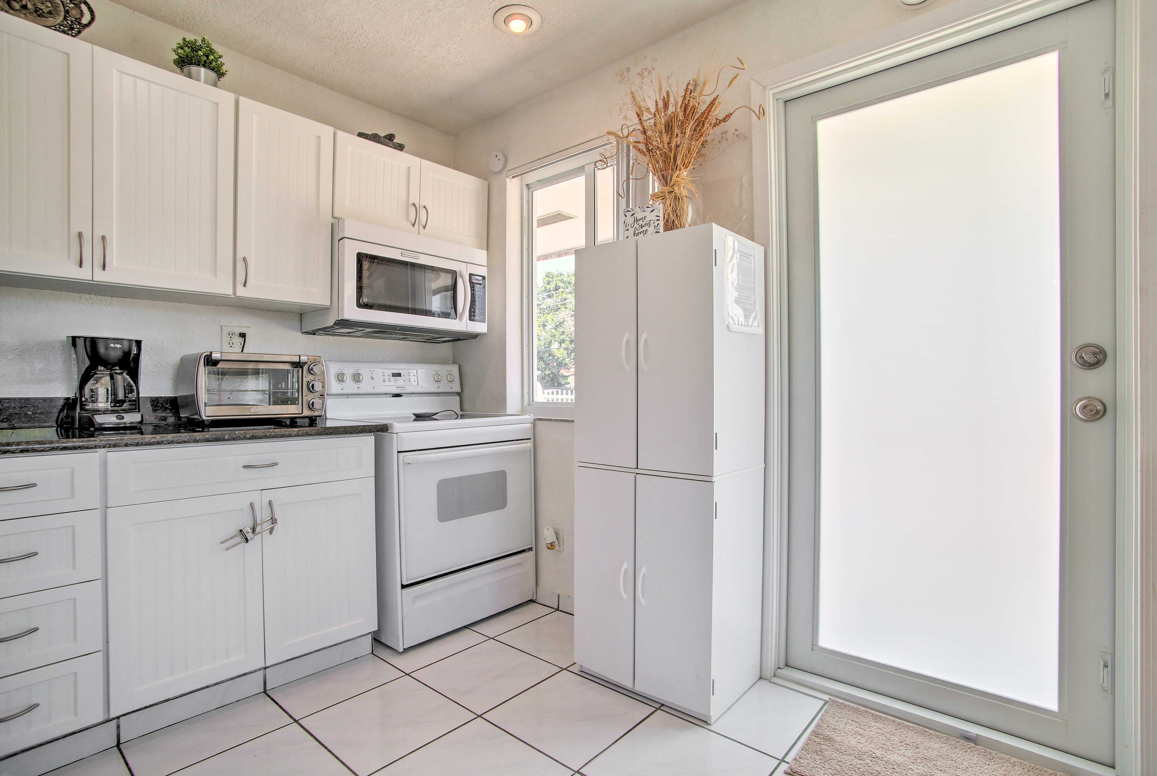Kitchen | Electric Range | Toaster Oven | Microwave | Fridge w/ Ice Maker