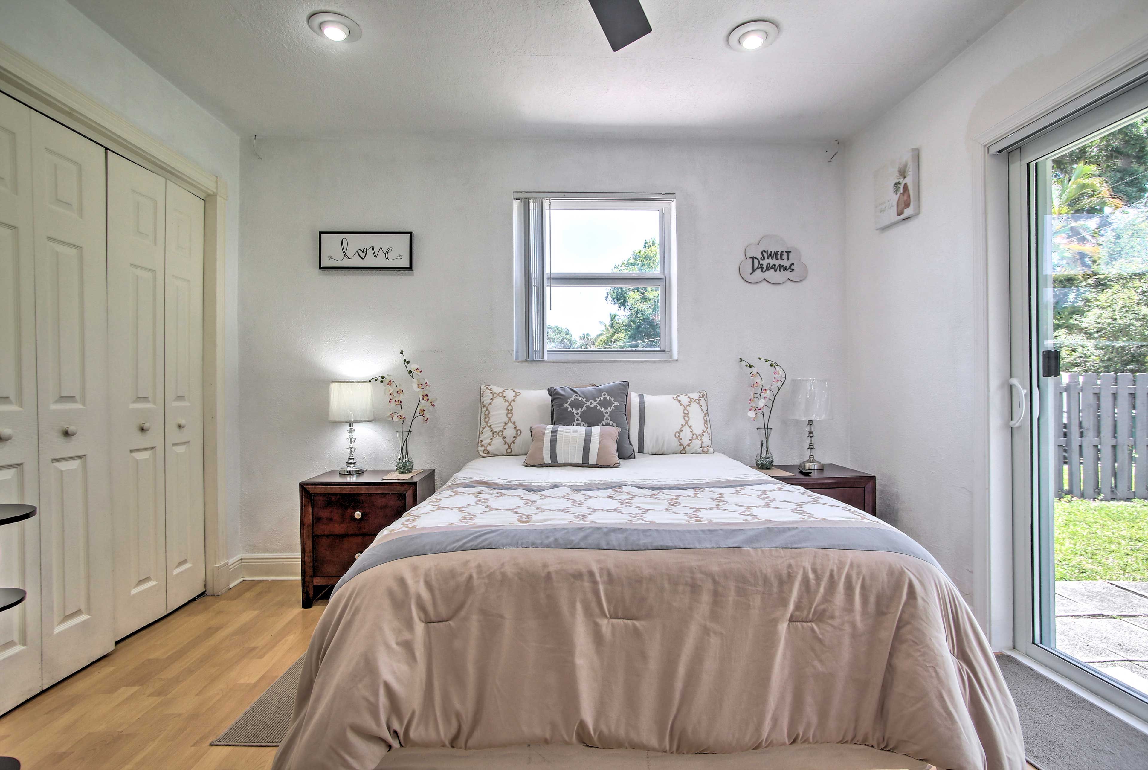 Bedroom | Full Bed