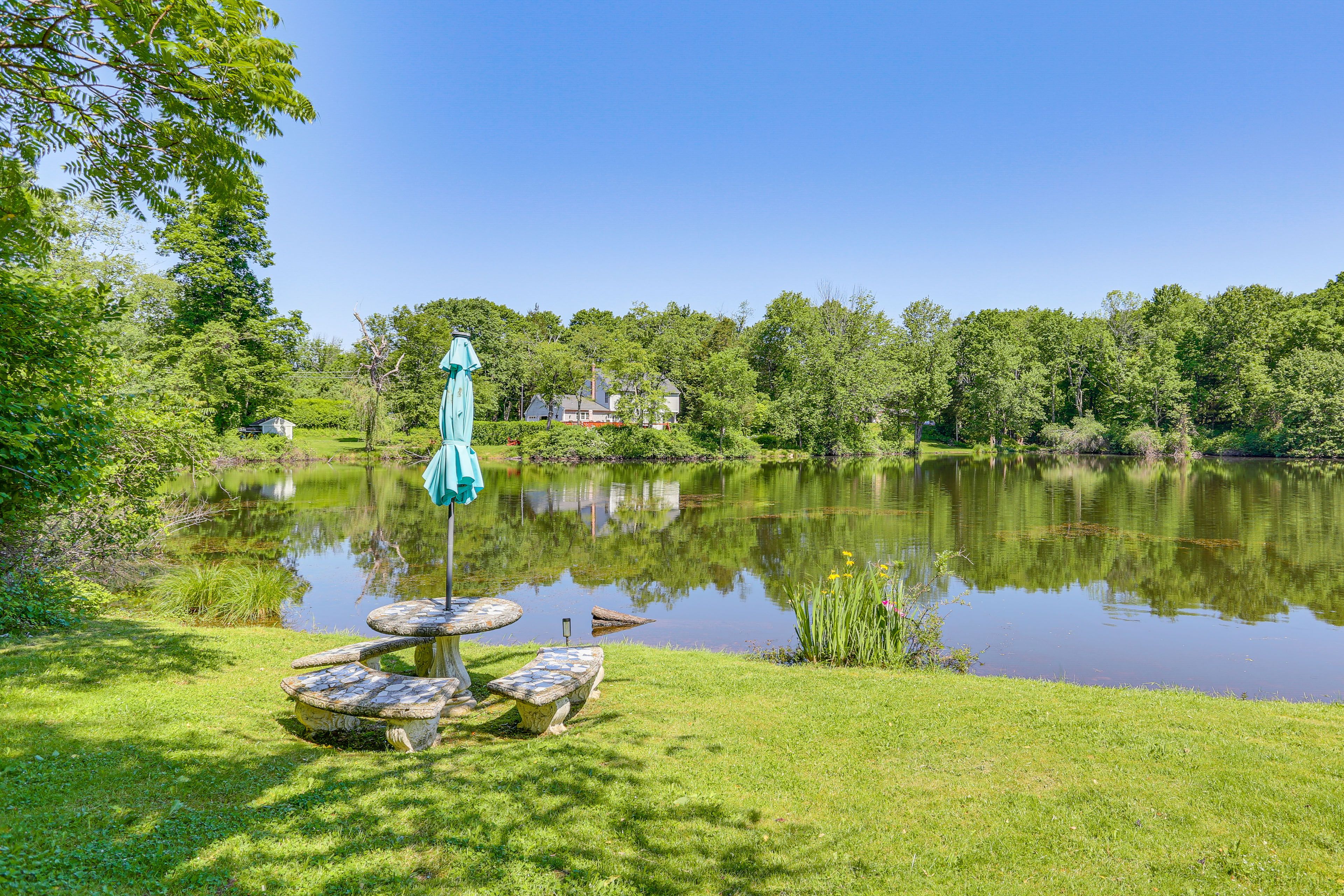 Waterfront Yard | Picnic Table