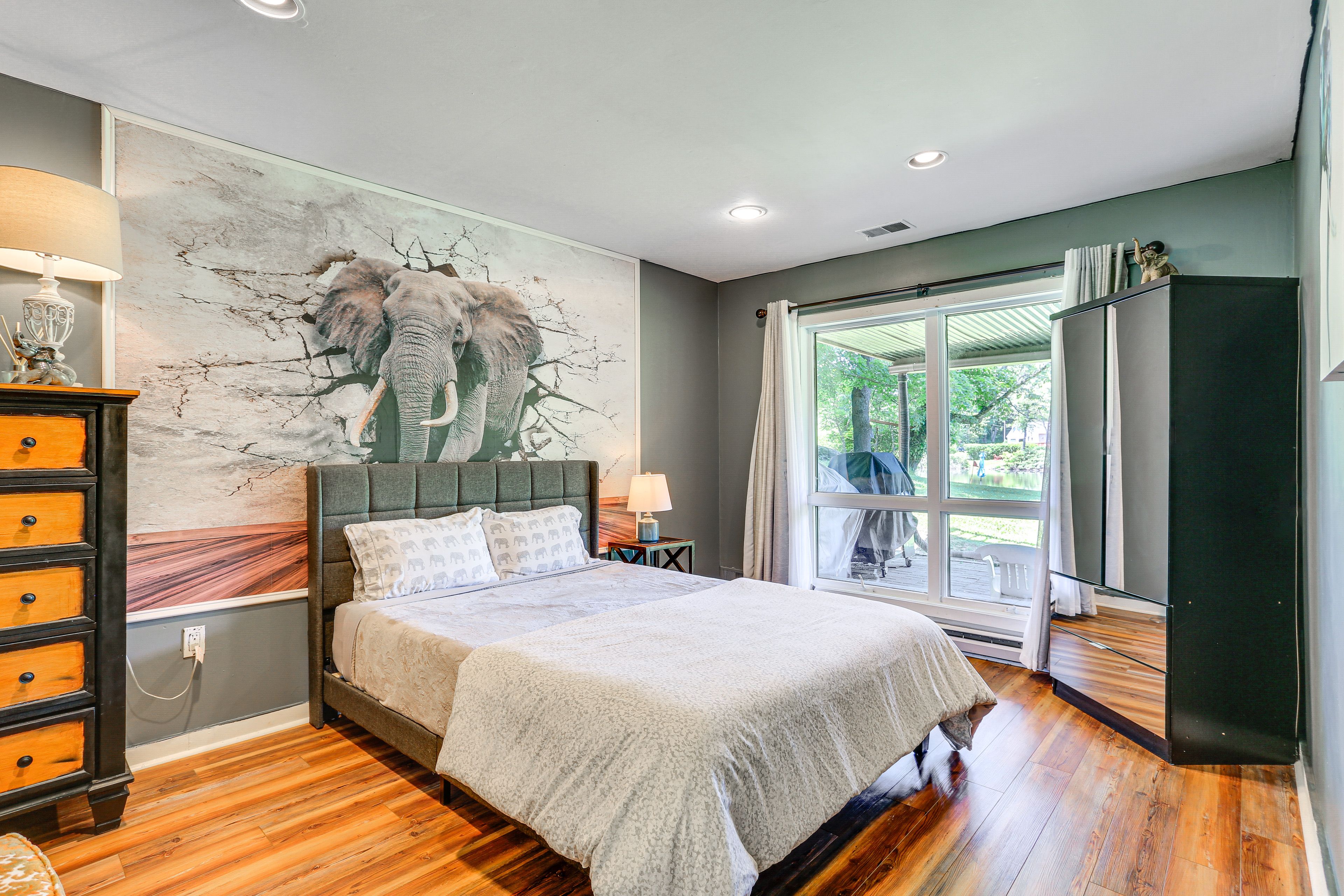 Bedroom 2 | Queen Bed