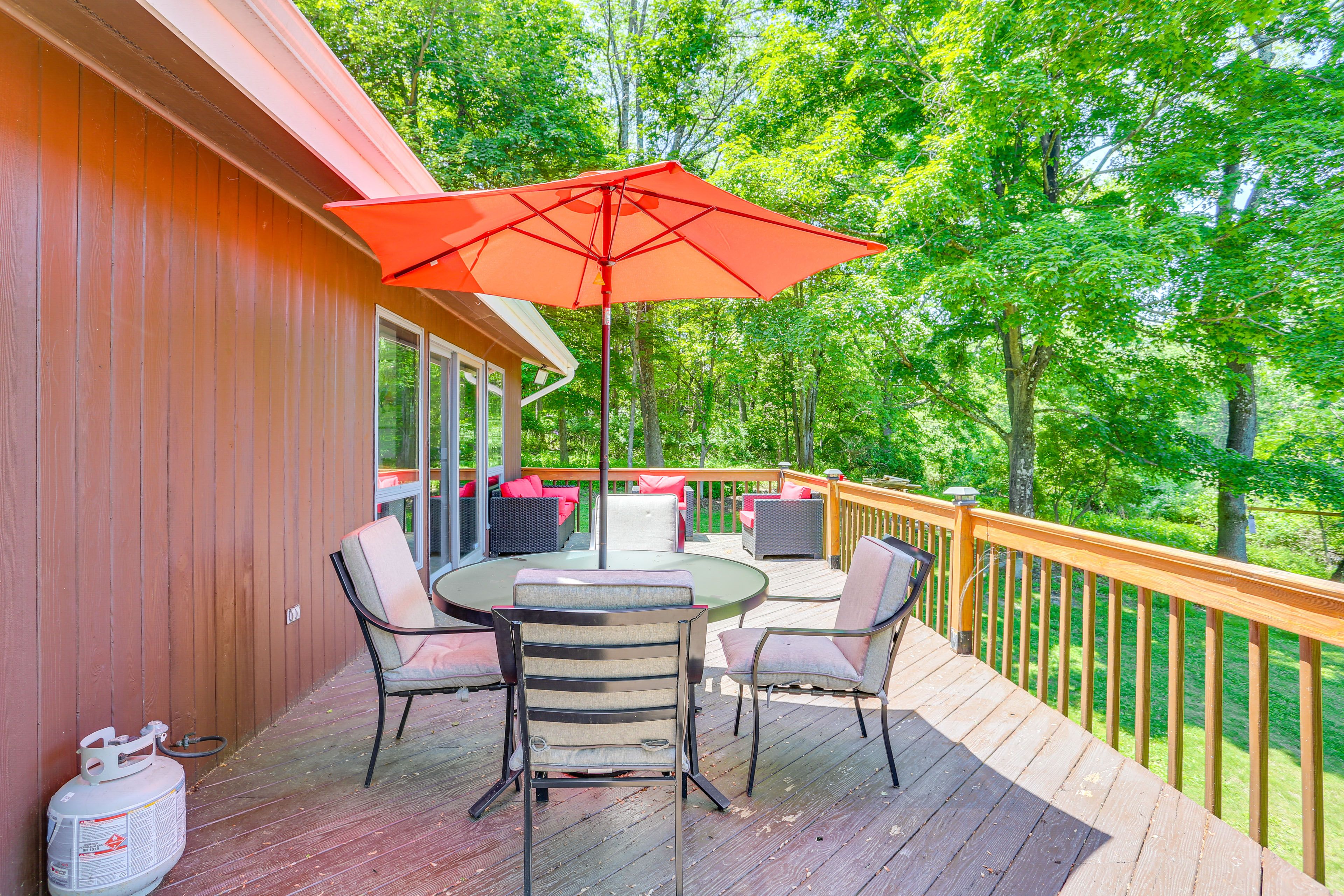Deck | Outdoor Dining Area