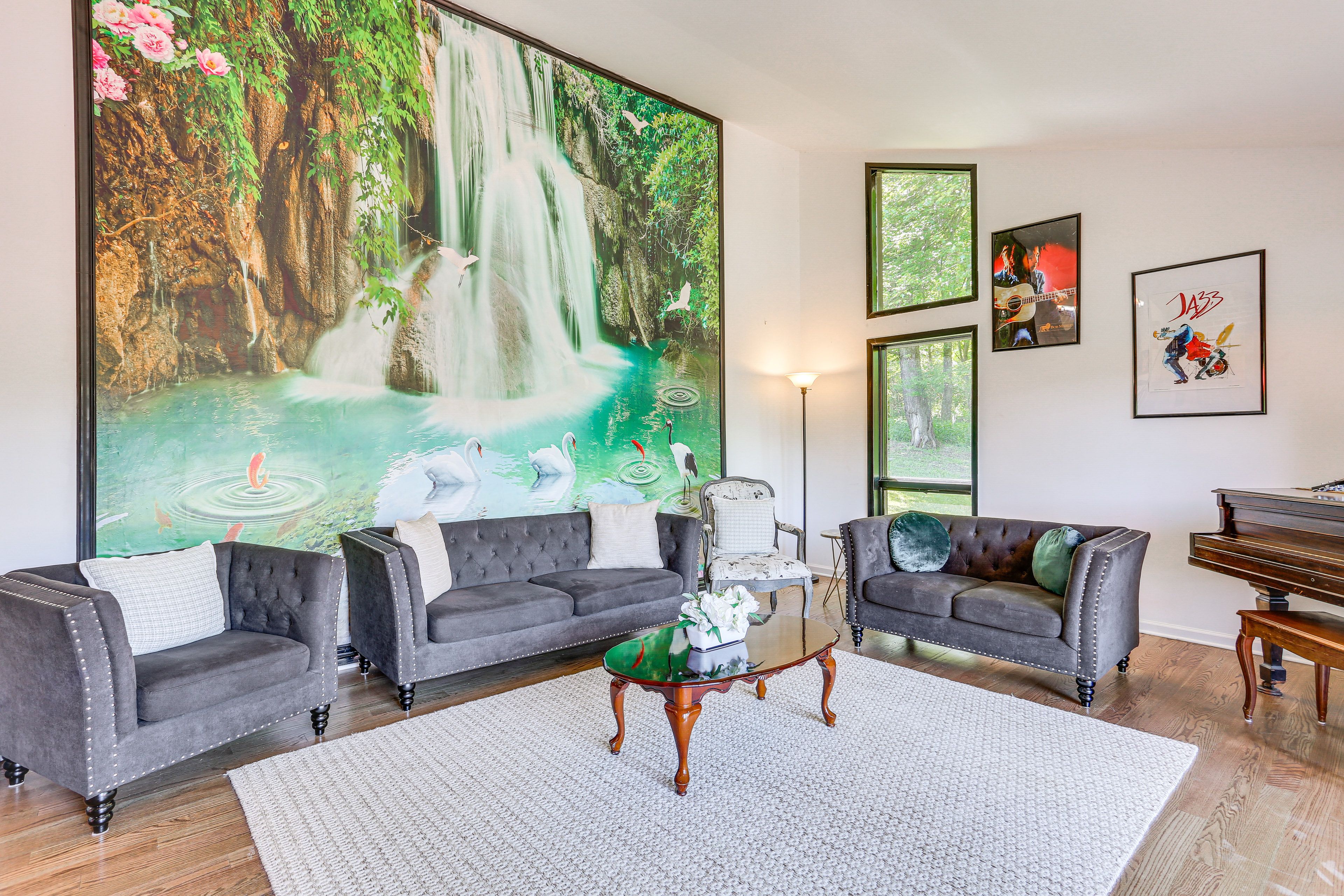 Living Room | Tri-Level Home | Free WiFi | Central A/C