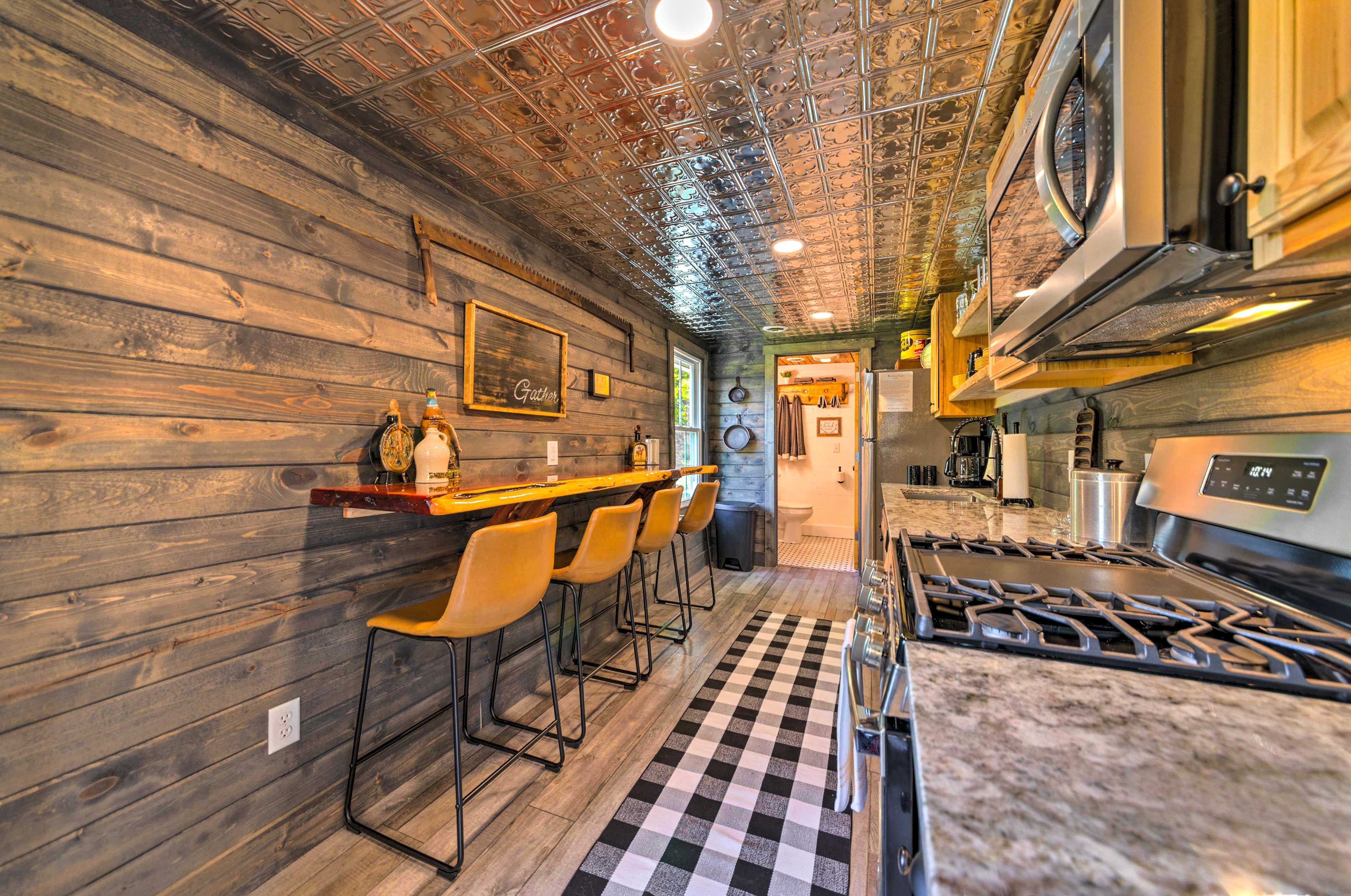 Kitchen | 1st Floor | Dishwasher | Coffee Maker | Blender | Toaster | Ice Maker