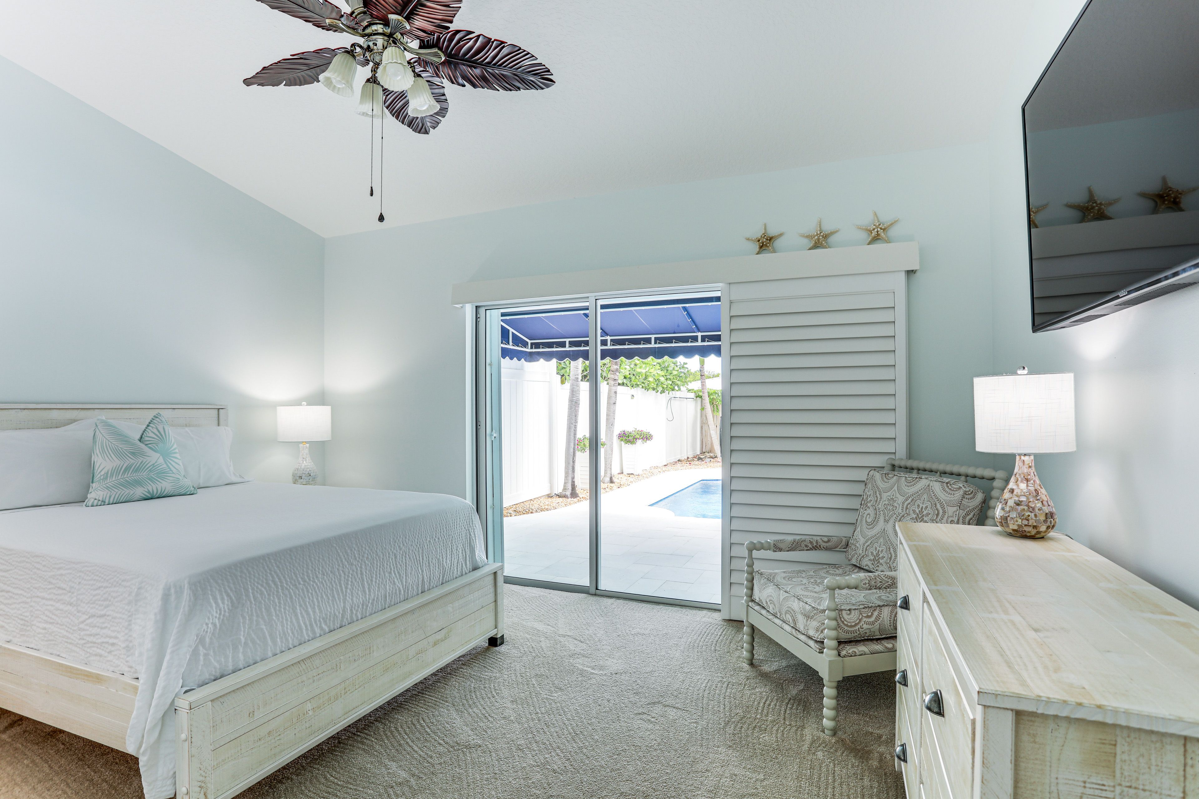 Bedroom 1 | Queen Bed | Main Floor | Linens Provided
