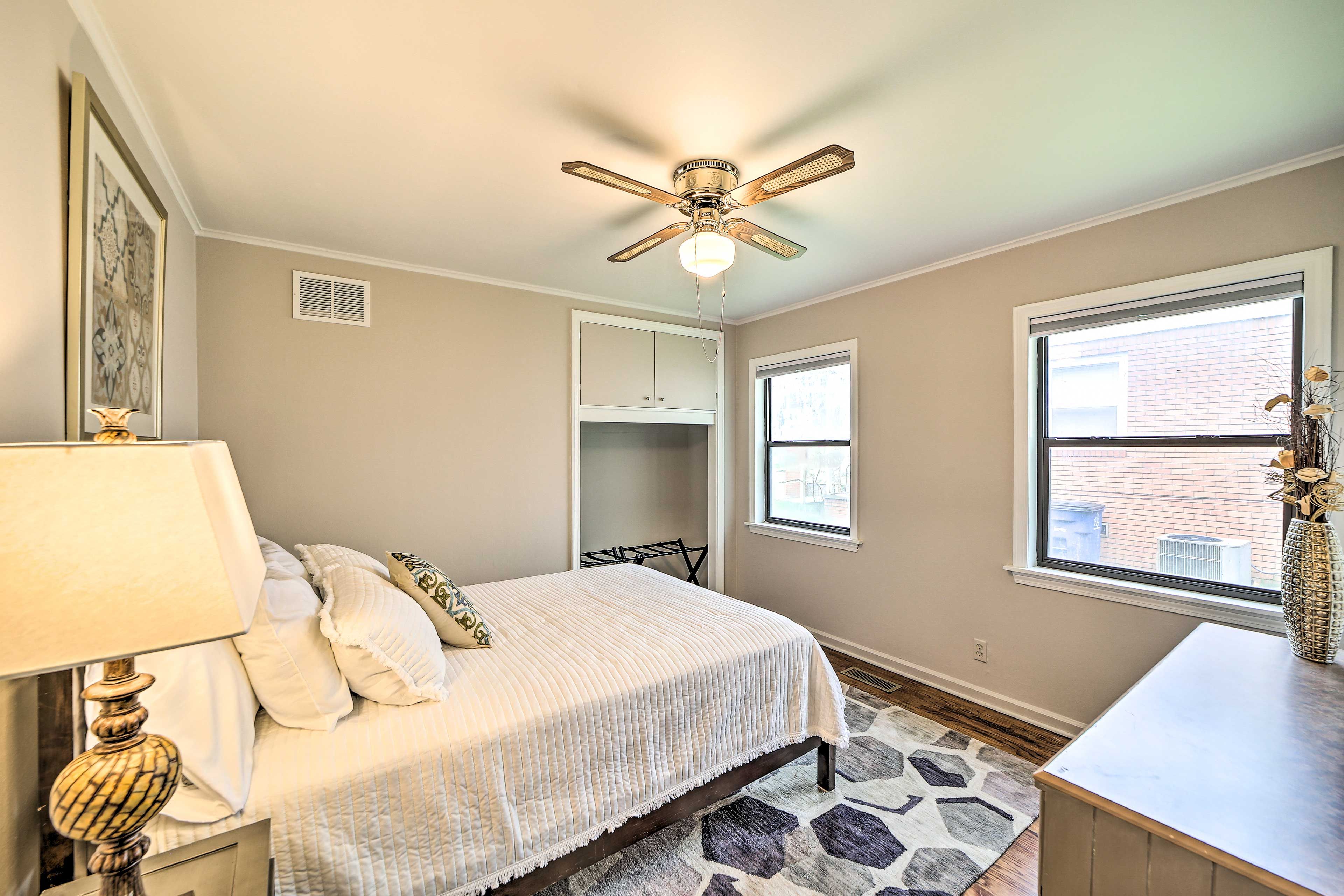 Bedroom 1 | Queen Bed