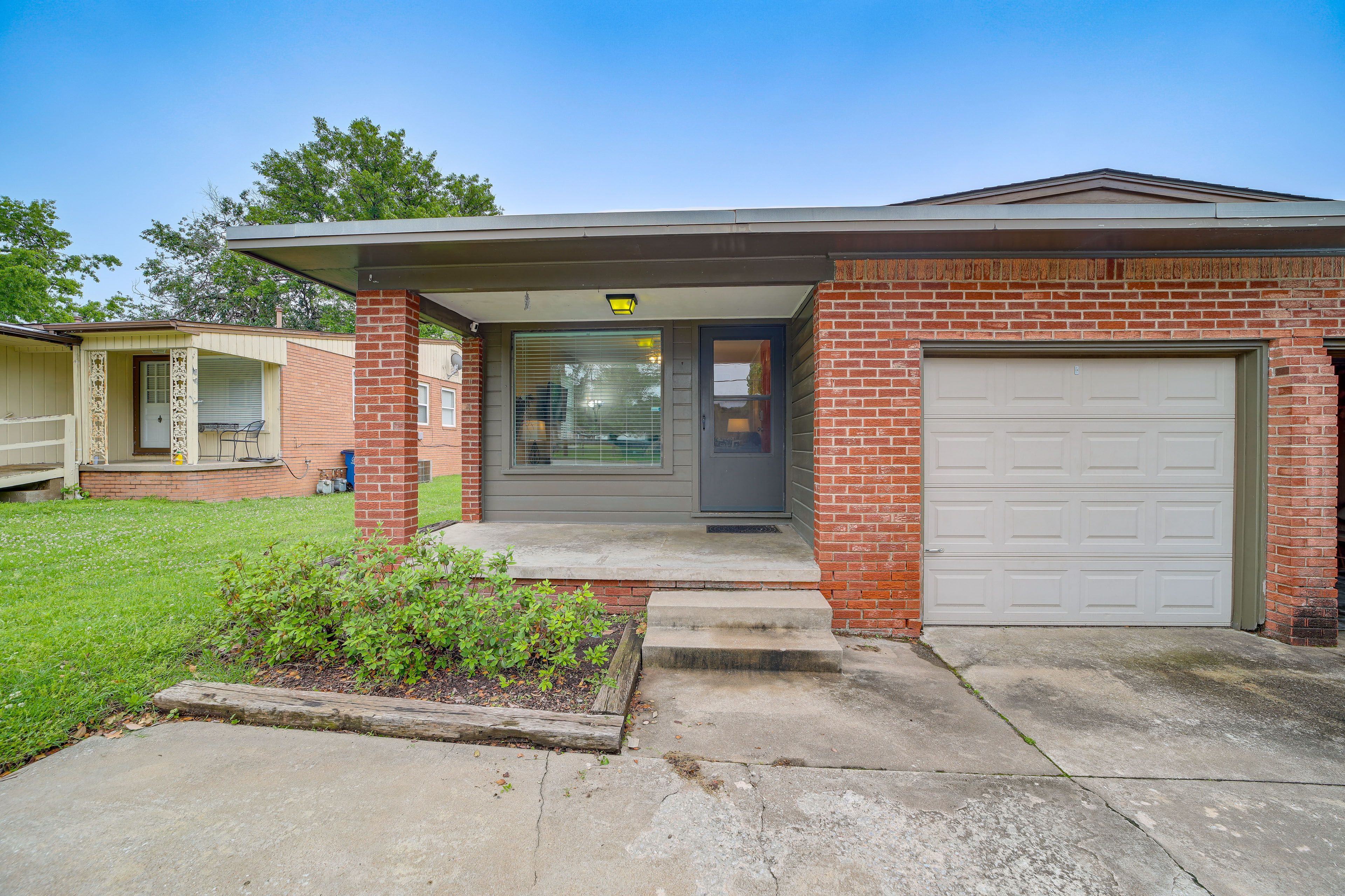 Property Exterior | Free WiFi | Driveway Parking (2 Vehicles)
