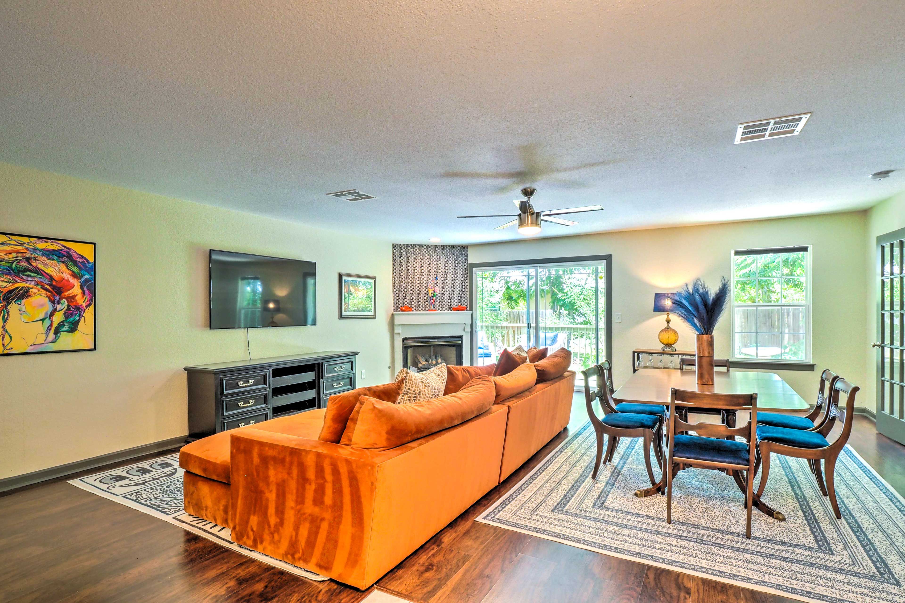 Living Room | Free WiFi