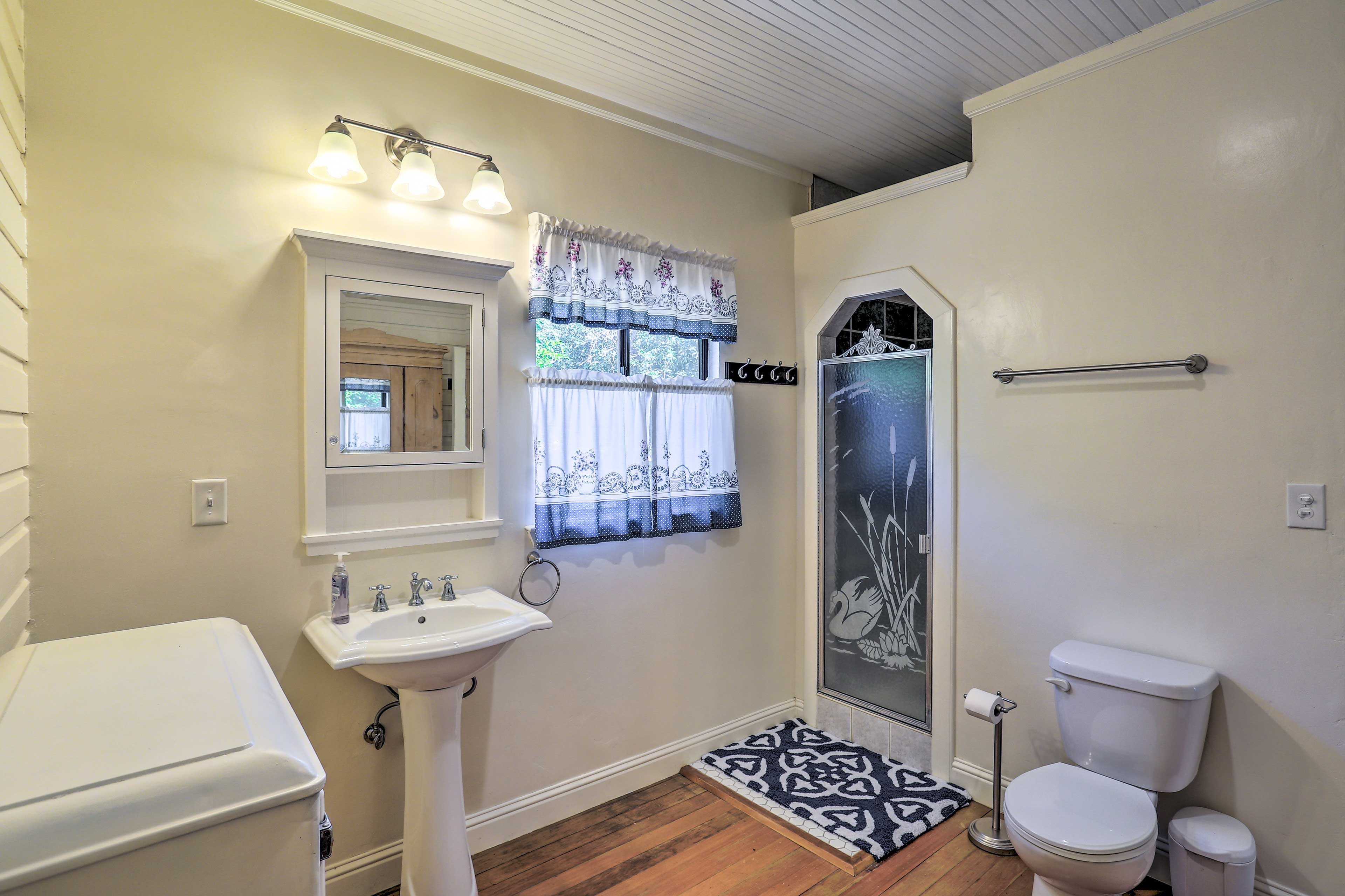 Full Bathroom | Main Floor | Hair Dryer