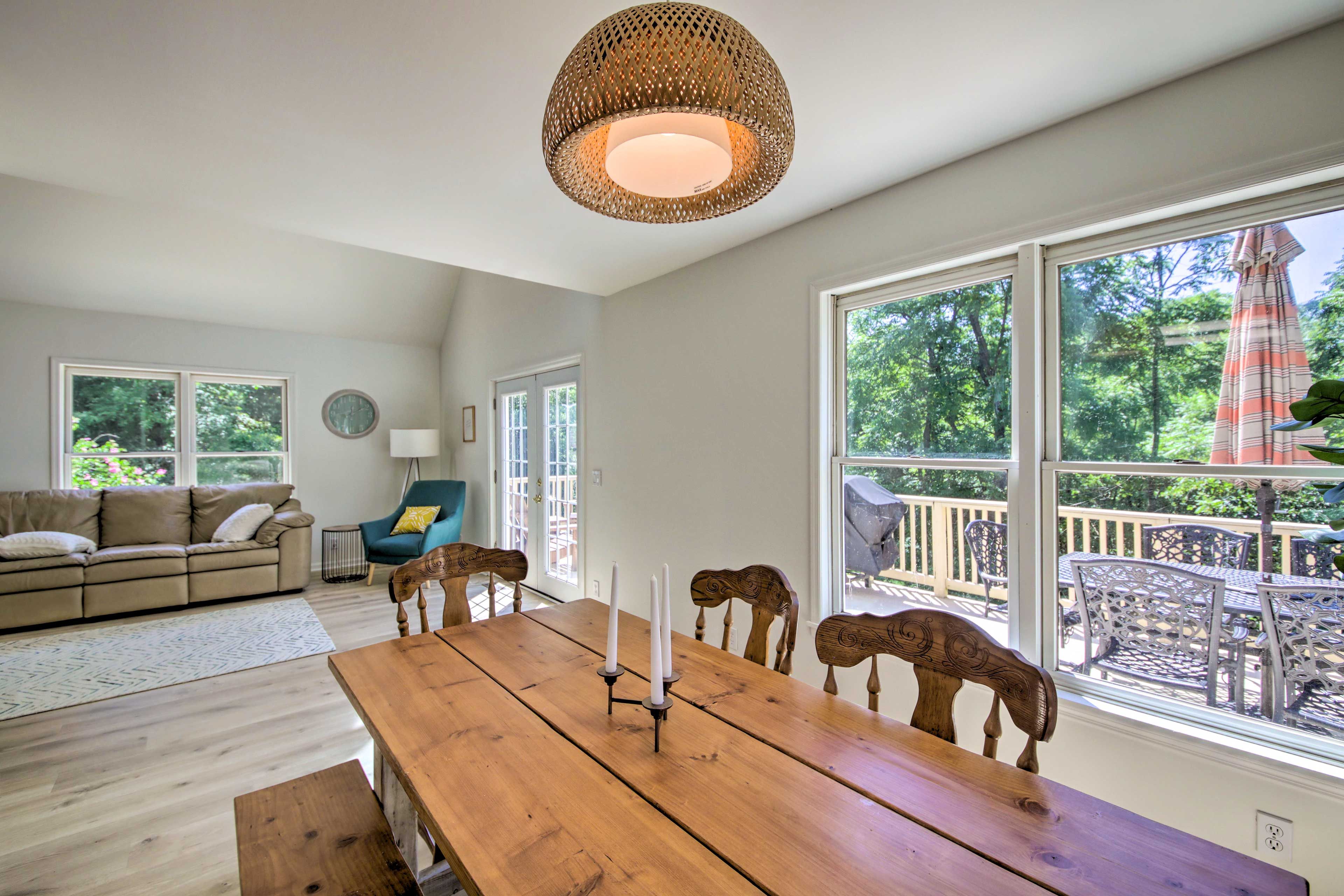Dining Room | Dishware/Flatware Provided