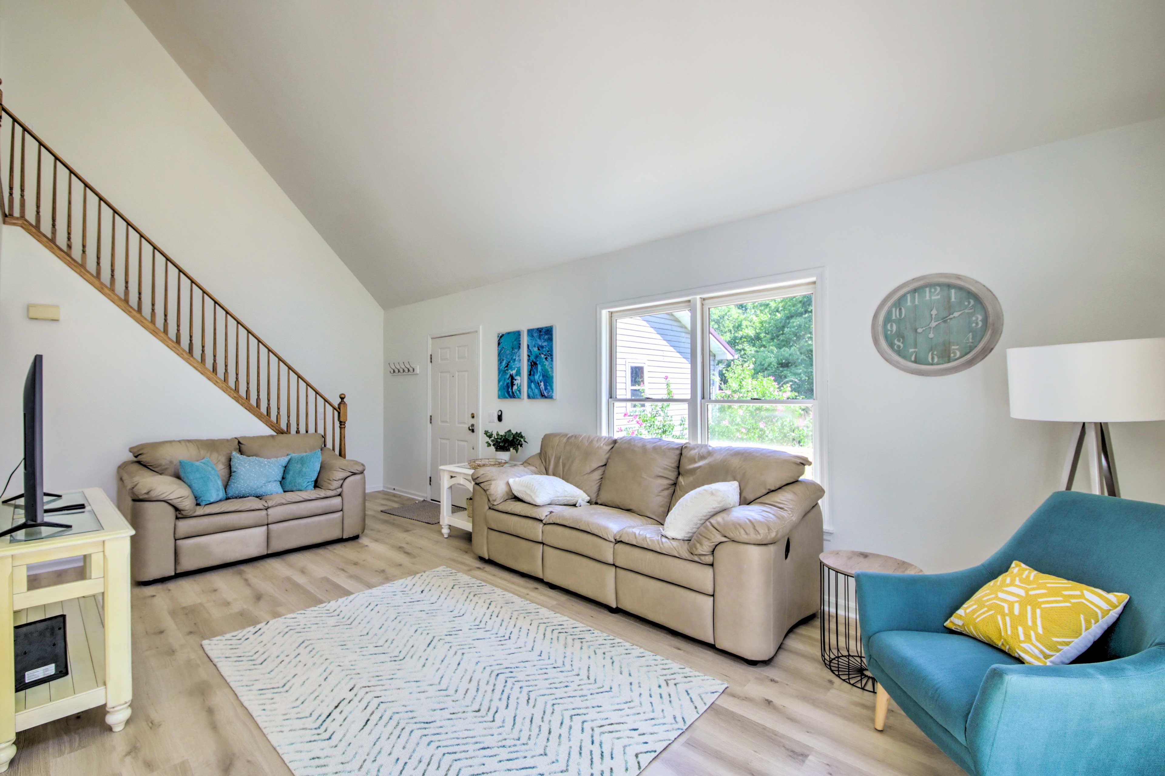 Living Room | Free WiFi | Central A/C | Smart TV