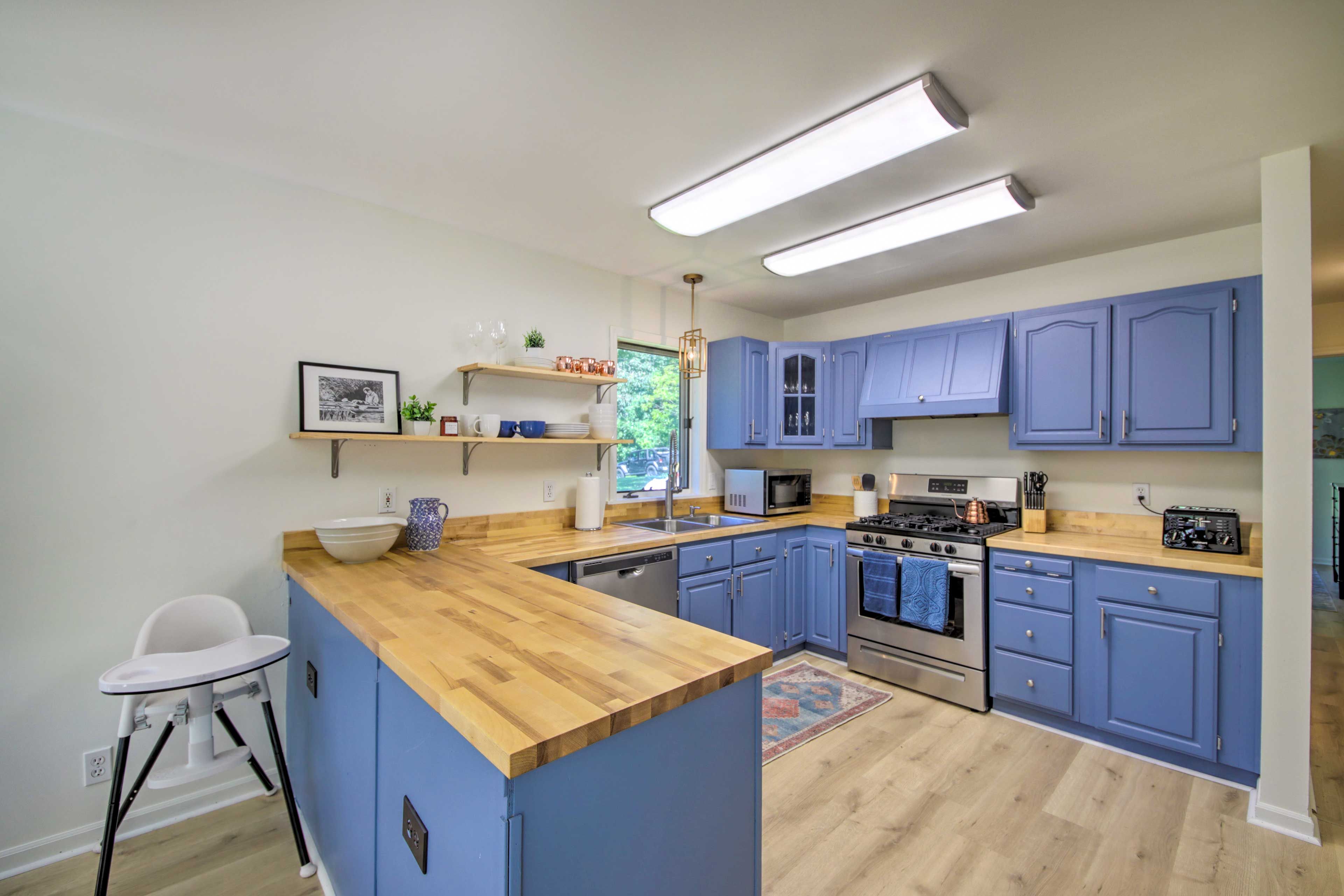 Kitchen | Cooking Basics | Coffee Maker | Paper Towels/Trash Bags Provided