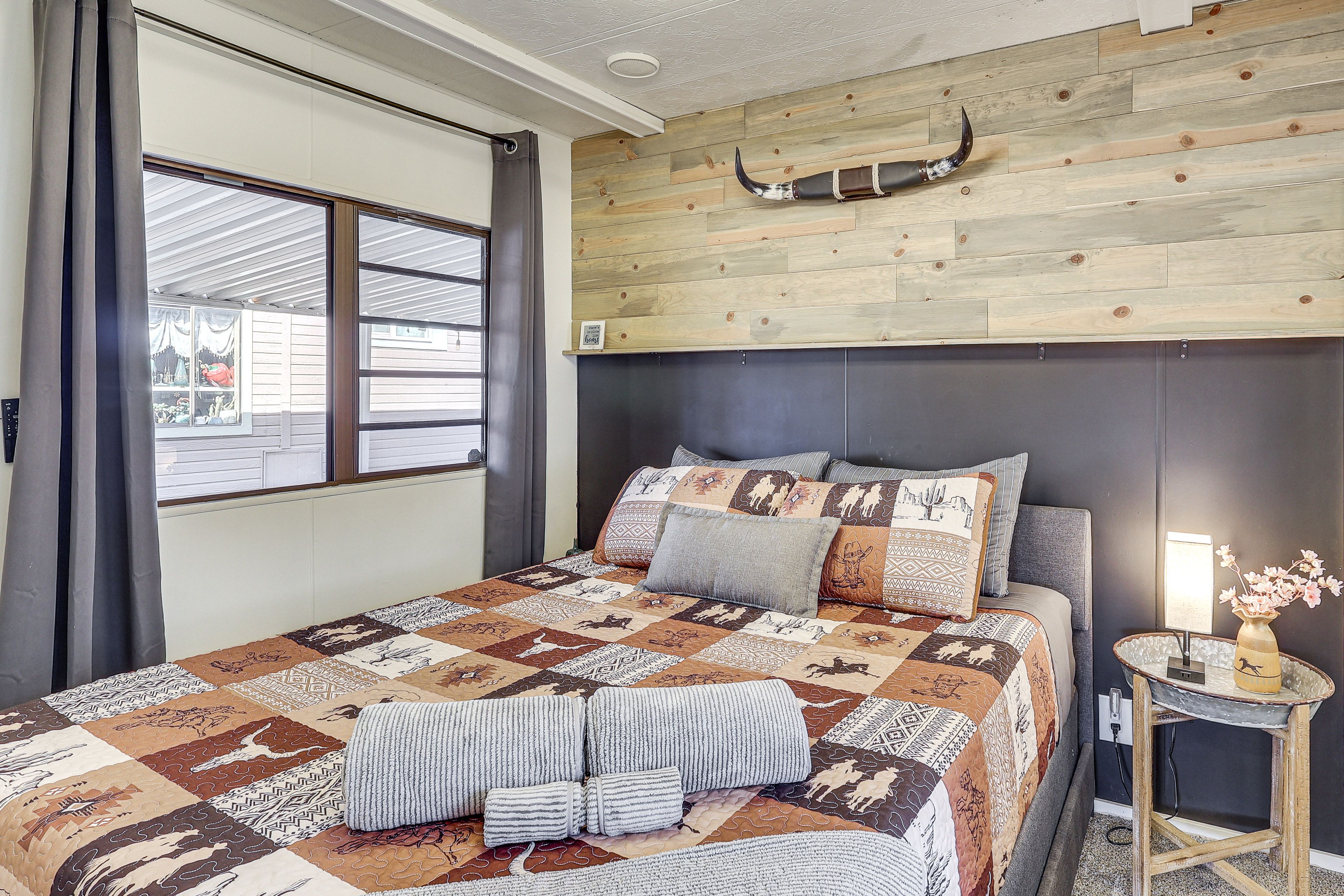 Bedroom | Queen Bed | Linens Provided