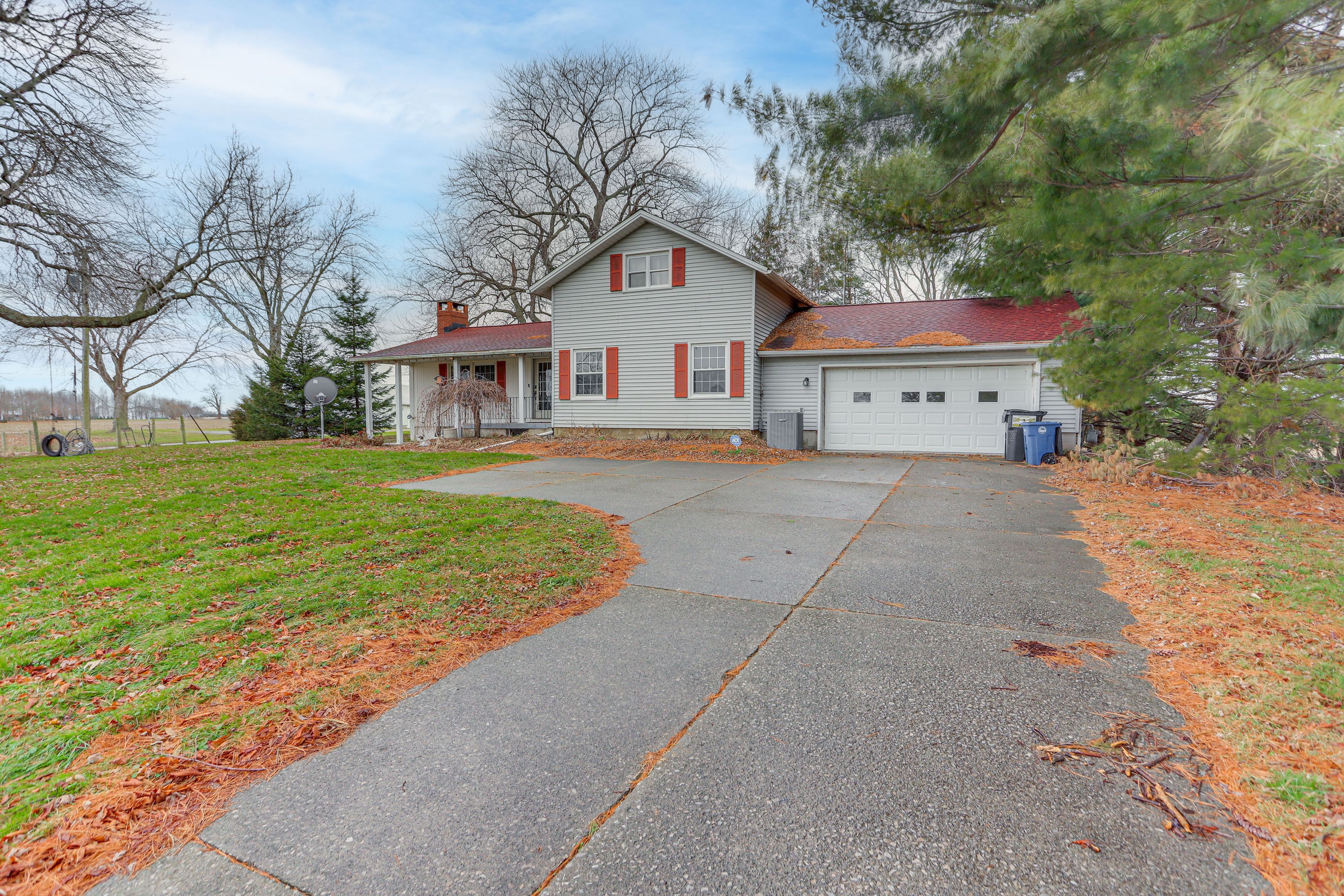 Property Exterior | Driveway (6 Vehicles) | RV/Trailer Parking Allowed On-Site