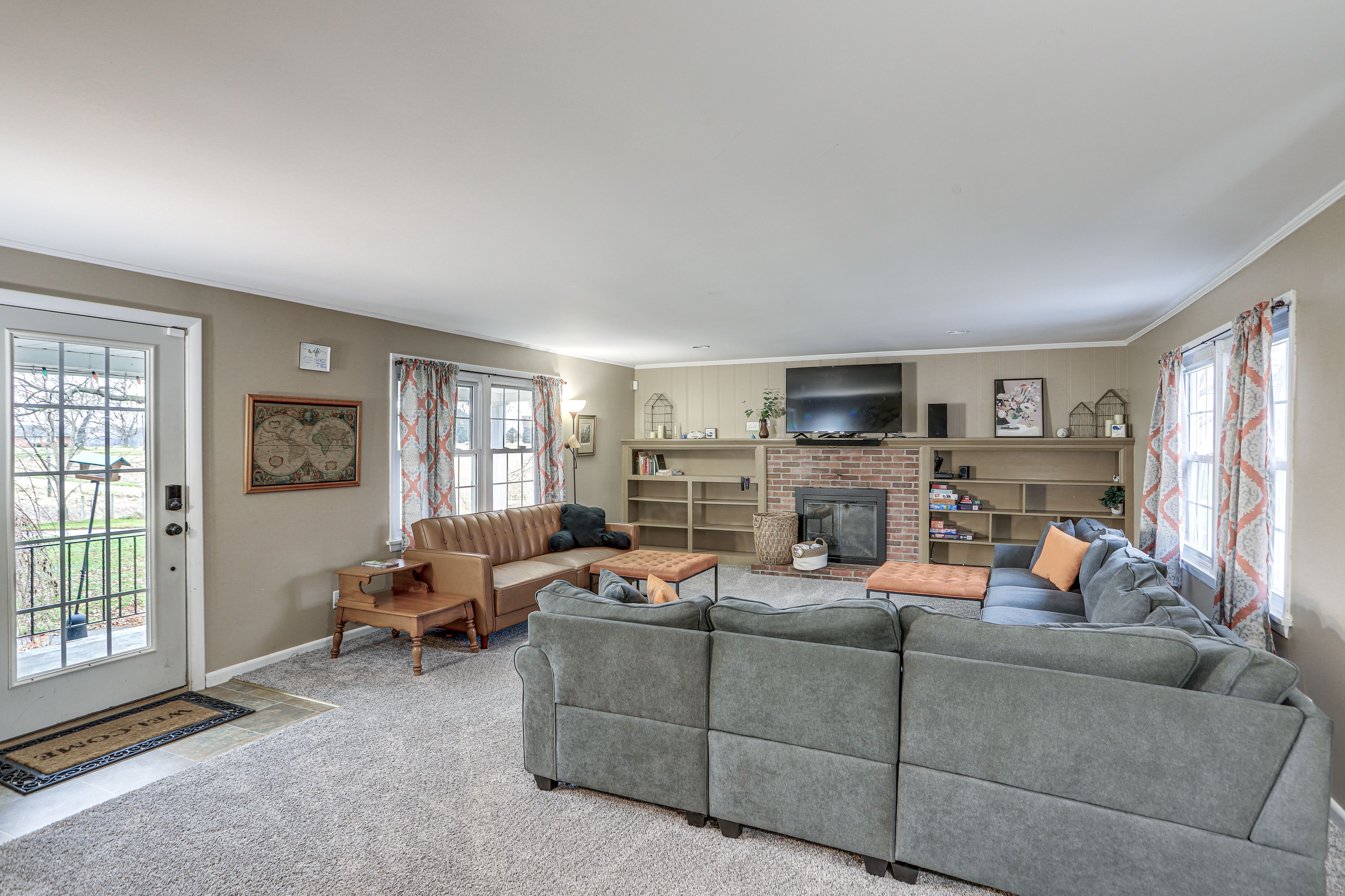 Living Room | Smart TV | Free WiFi | New Furniture | 1st Floor