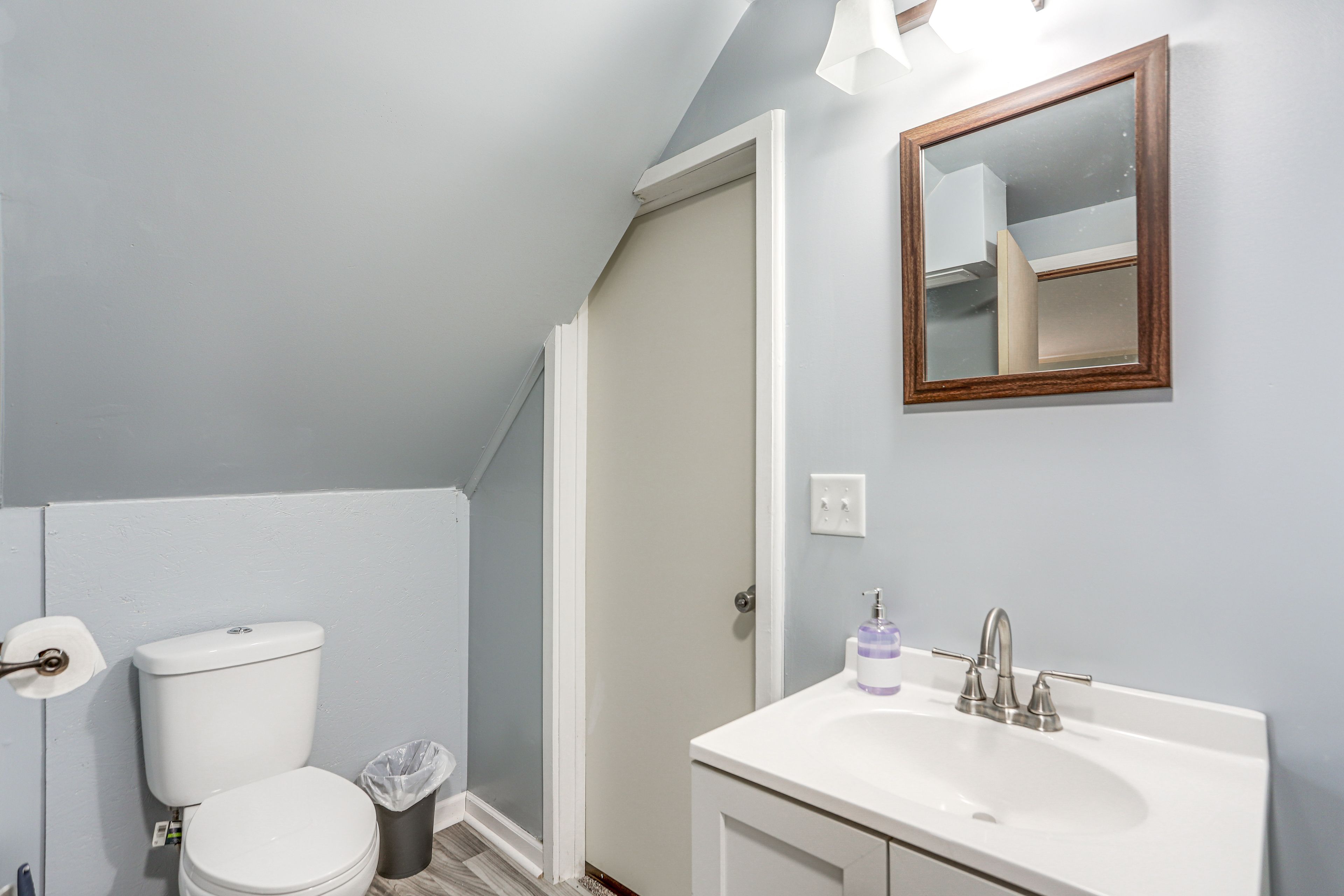 Full Bathroom | Towels Provided