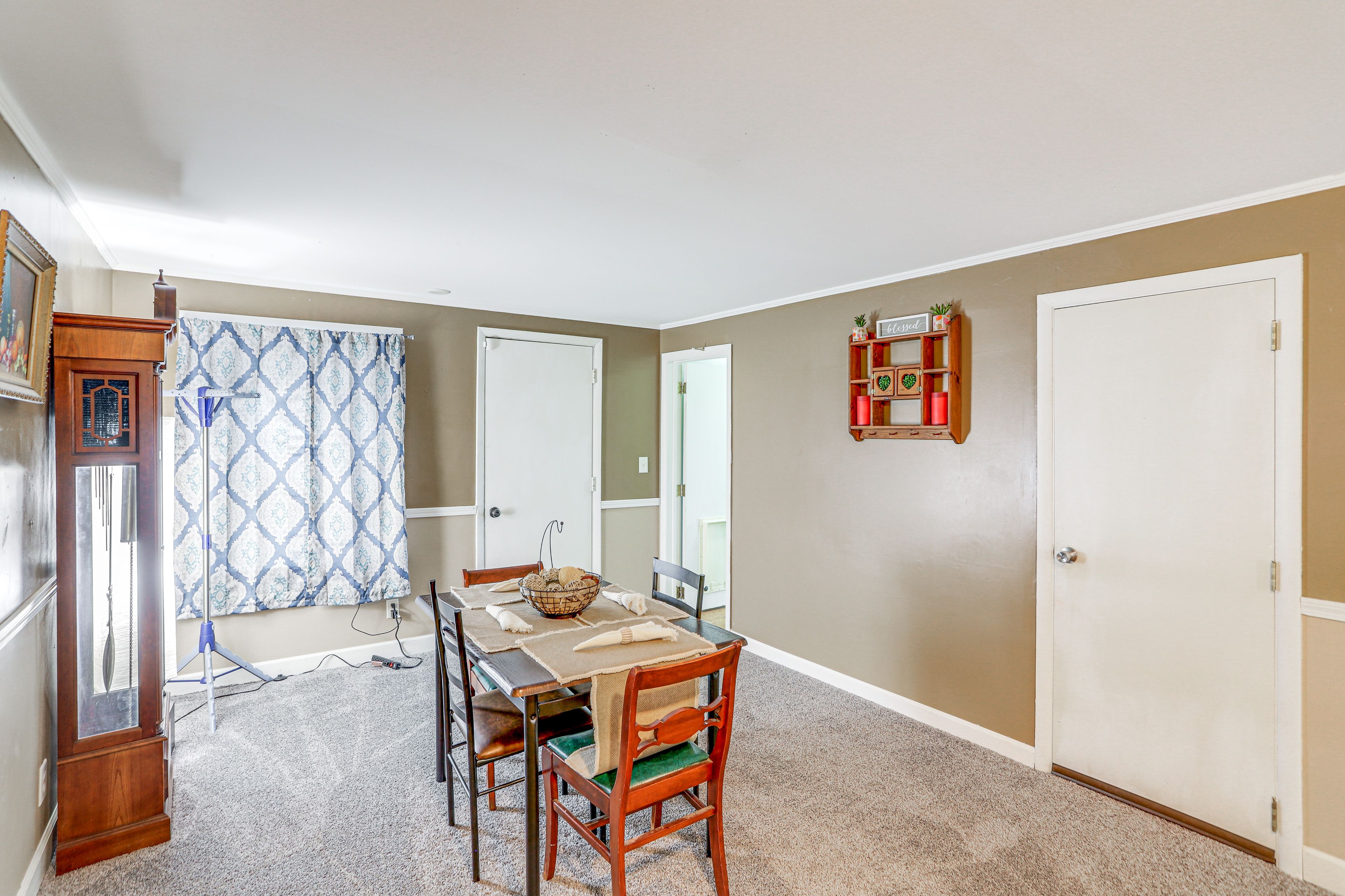 Dining Area | Dishware & Flatware Provided | 1st Floor