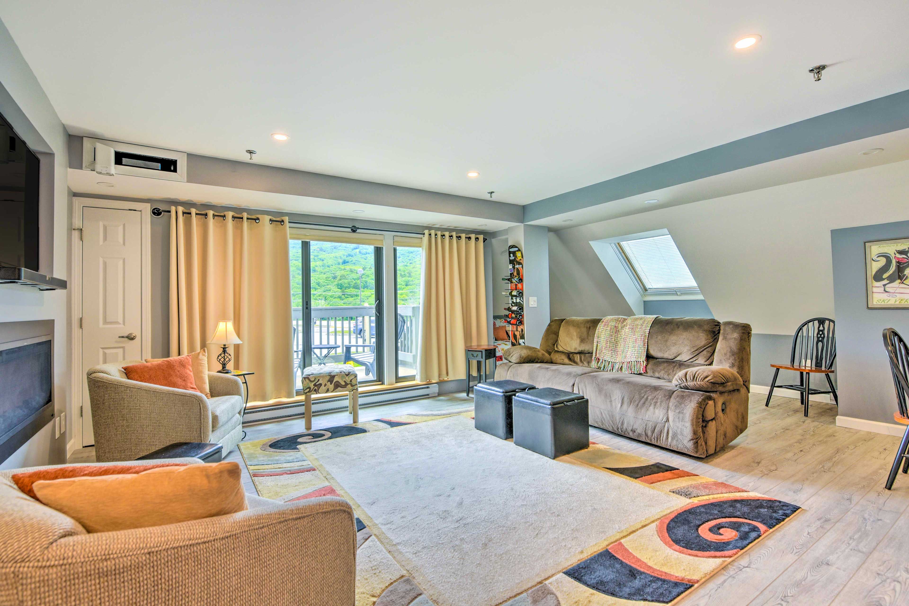 Living Room | Smart TV | Electric Fireplace | Books | Board Games