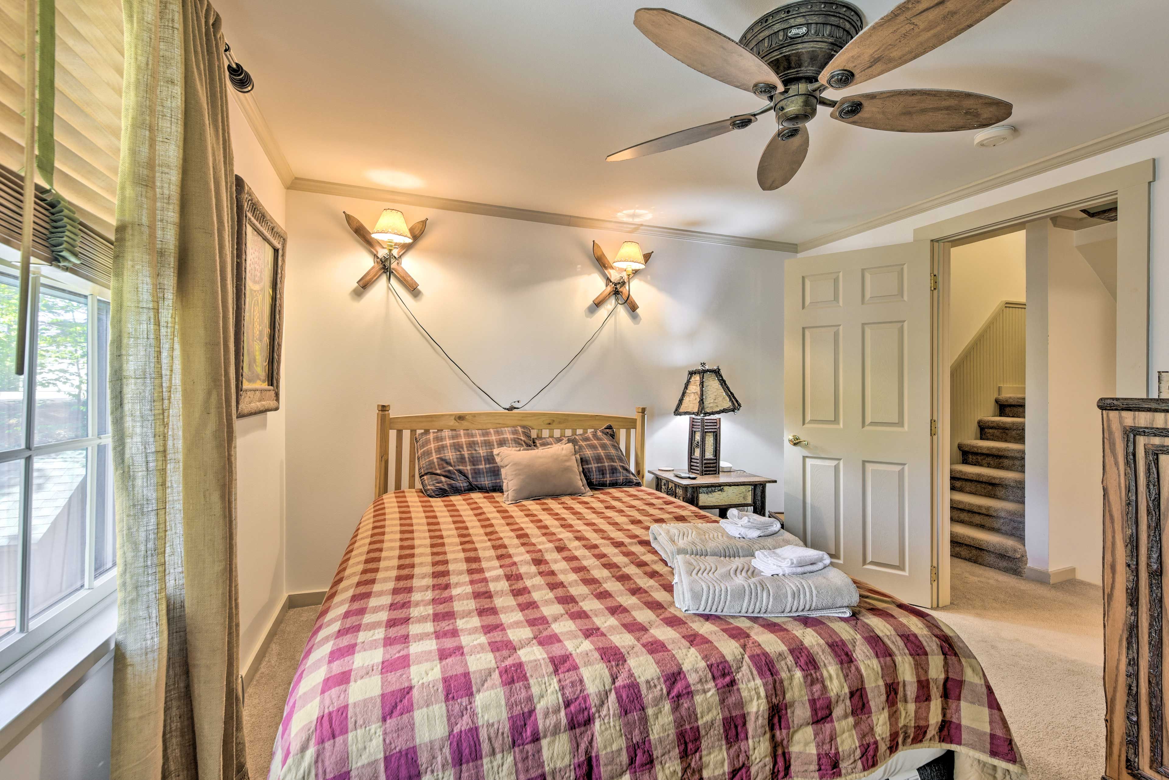 Bedroom 1 | 2nd Floor | Queen Bed