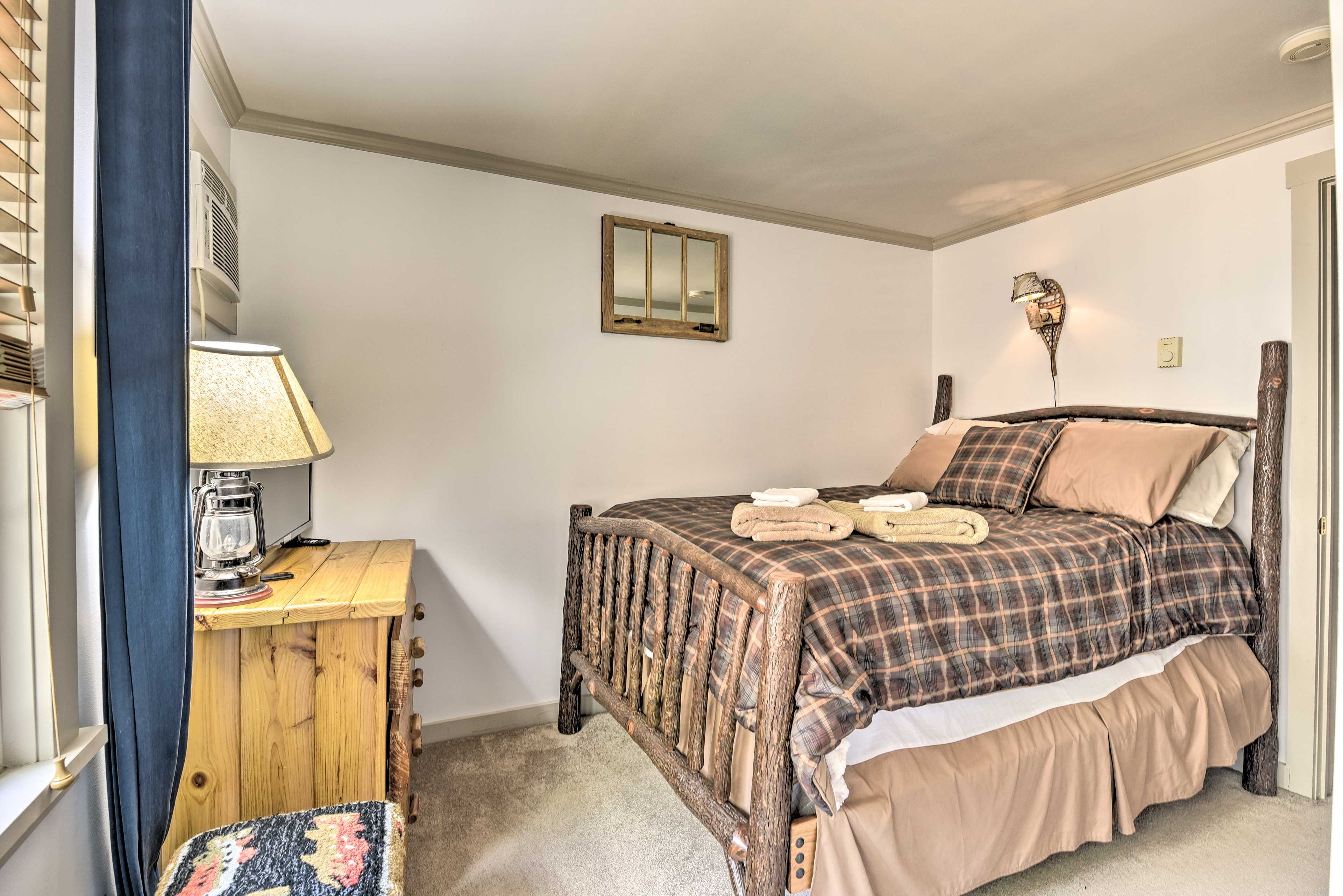 Bedroom 2 | Full Bed | 2nd Floor
