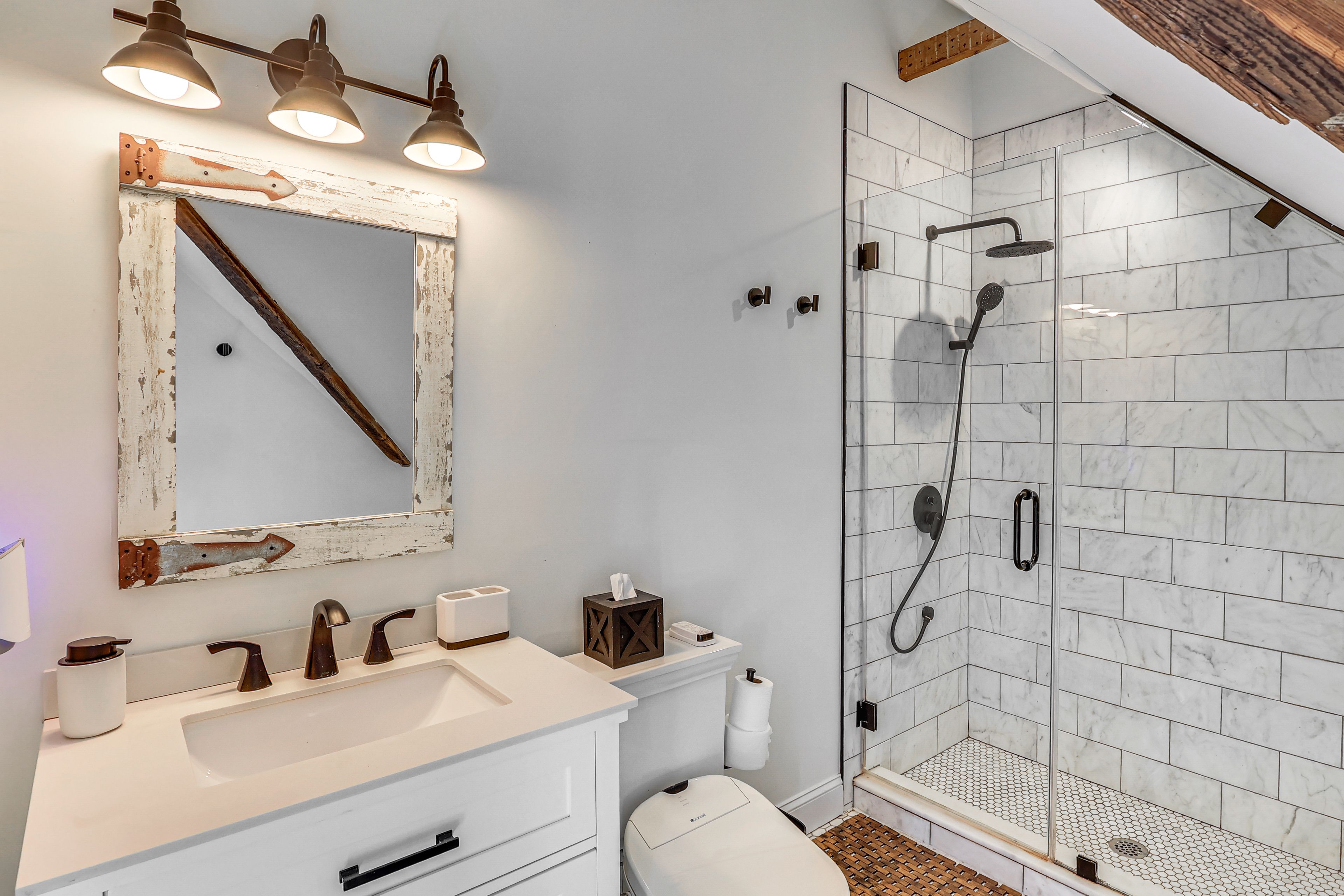 Bathroom | 2nd Floor