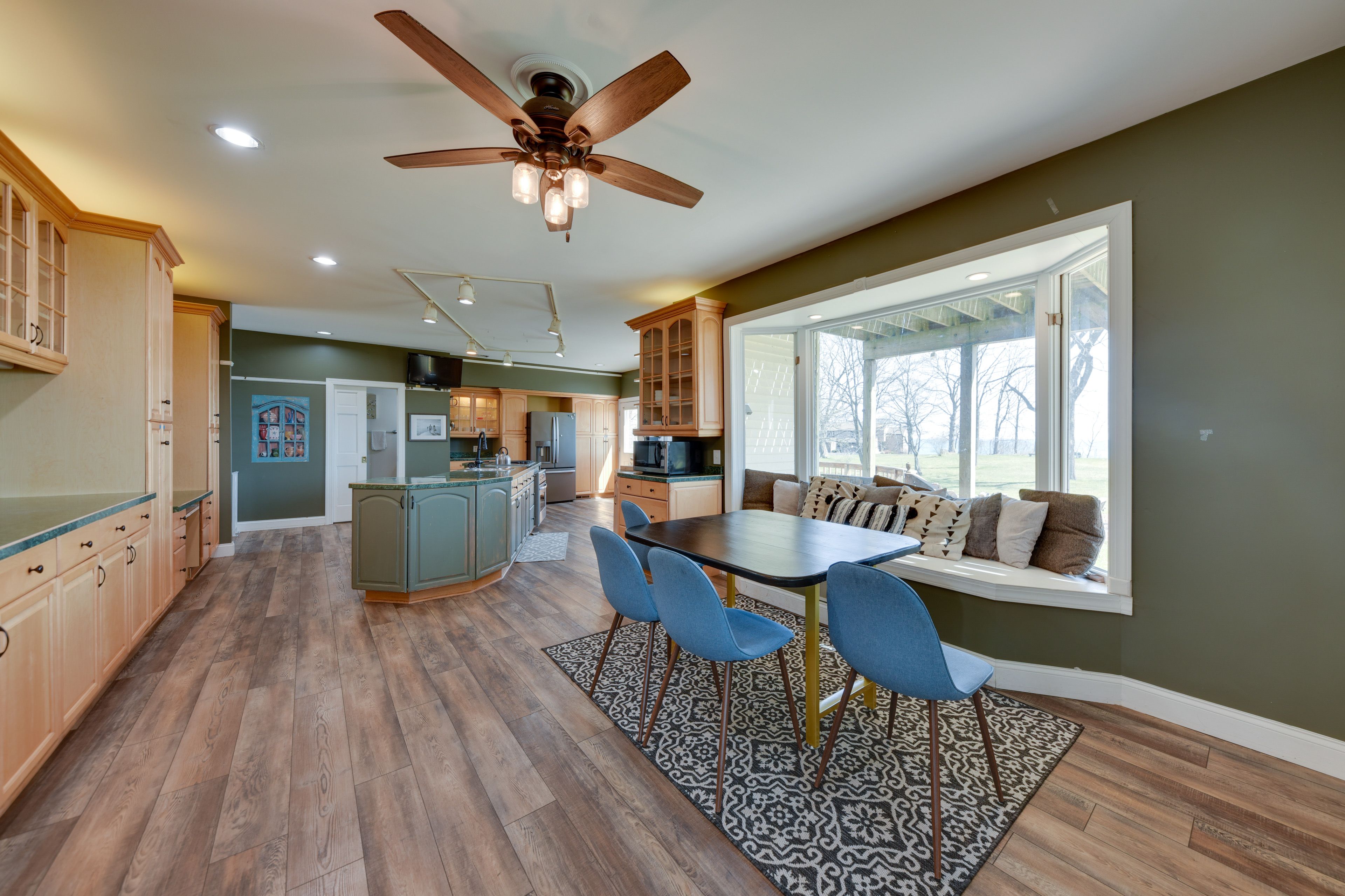 Dining Area | Dishware & Flatware