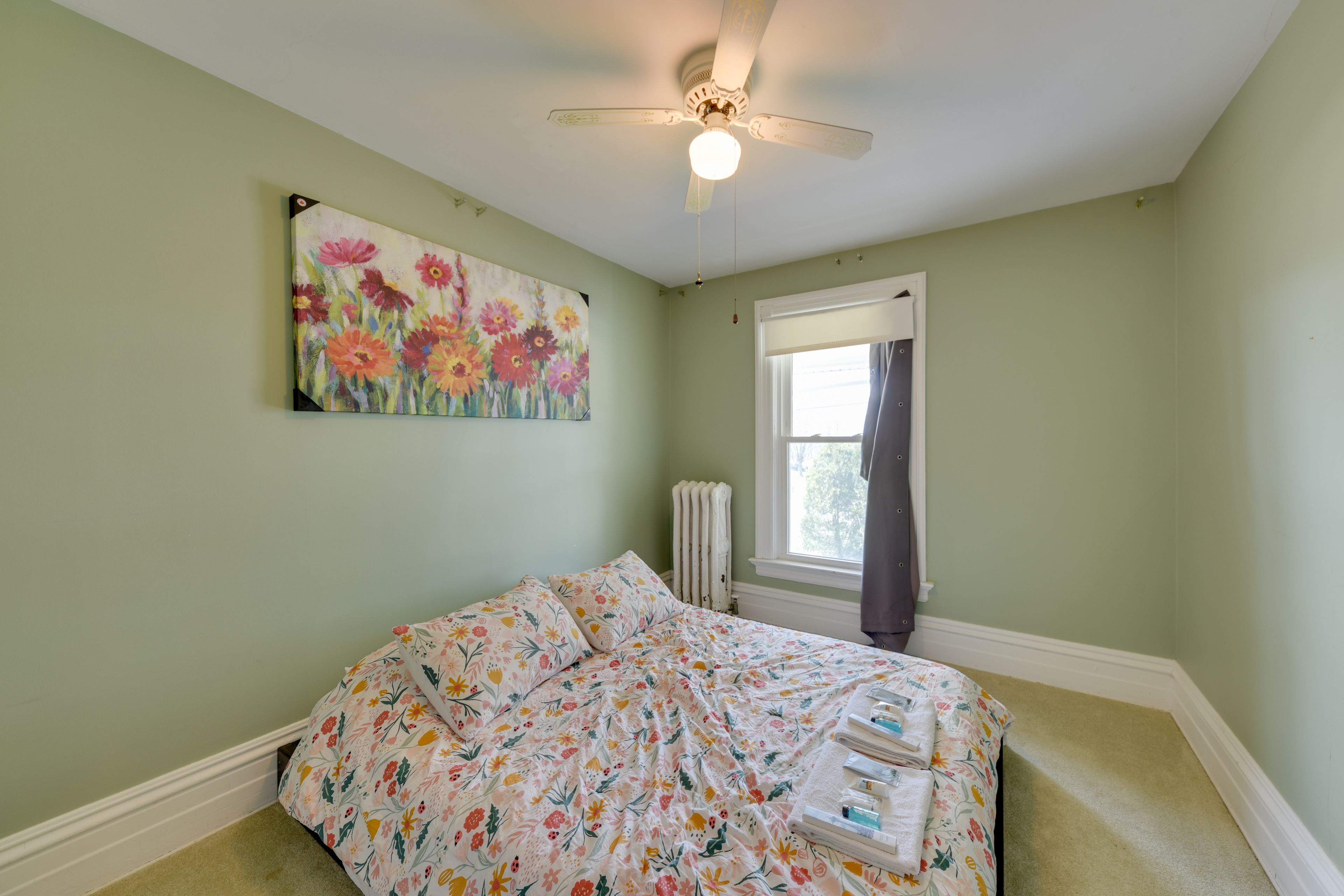 Bedroom 3 | Queen Bed