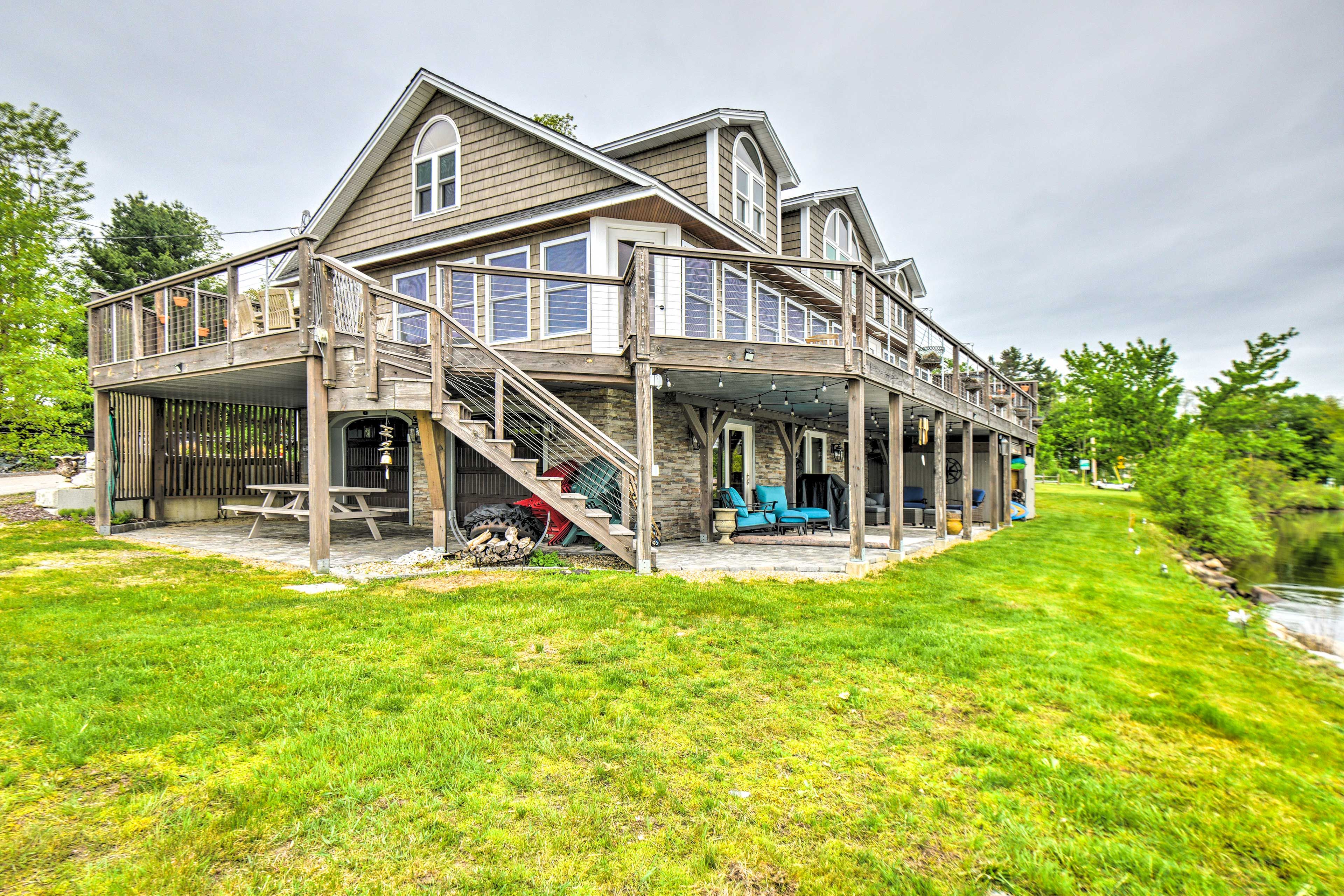 Exterior | Bedroom/Full Bathroom on 1st Floor | Lake Access