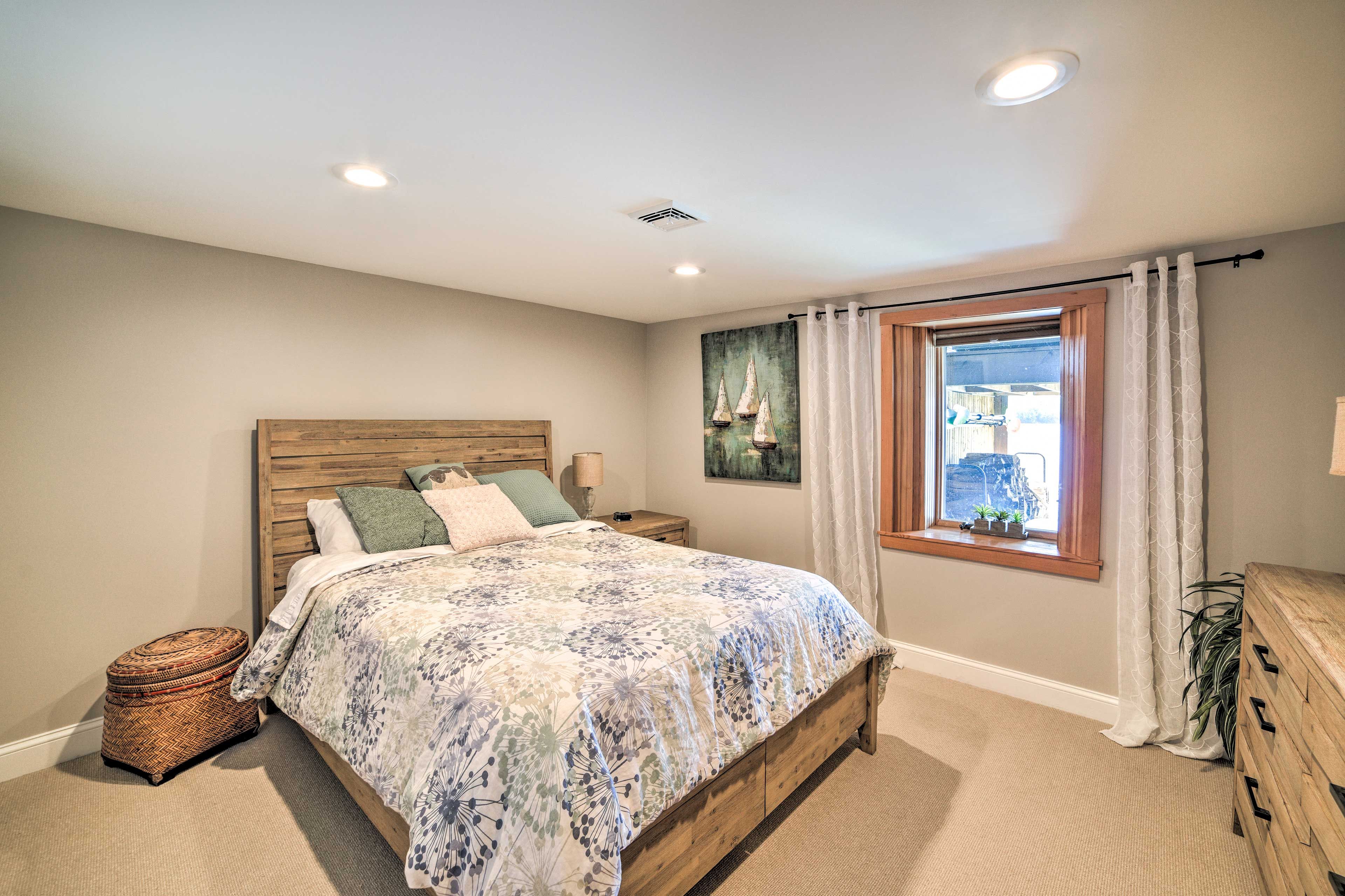 Bedroom 4 | Queen Bed | Basement