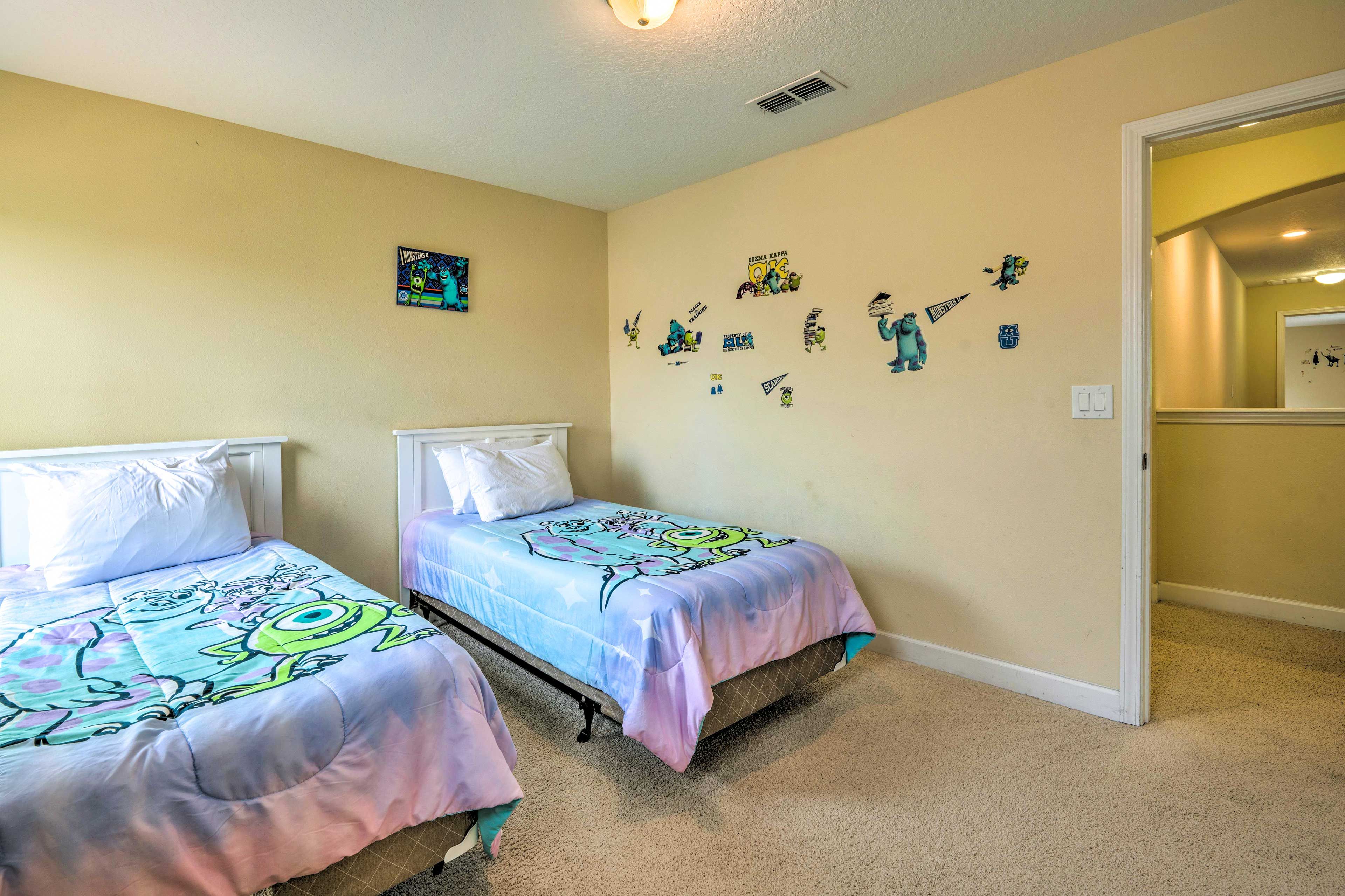 Bedroom 3 | 2 Twin Beds | Smart TV