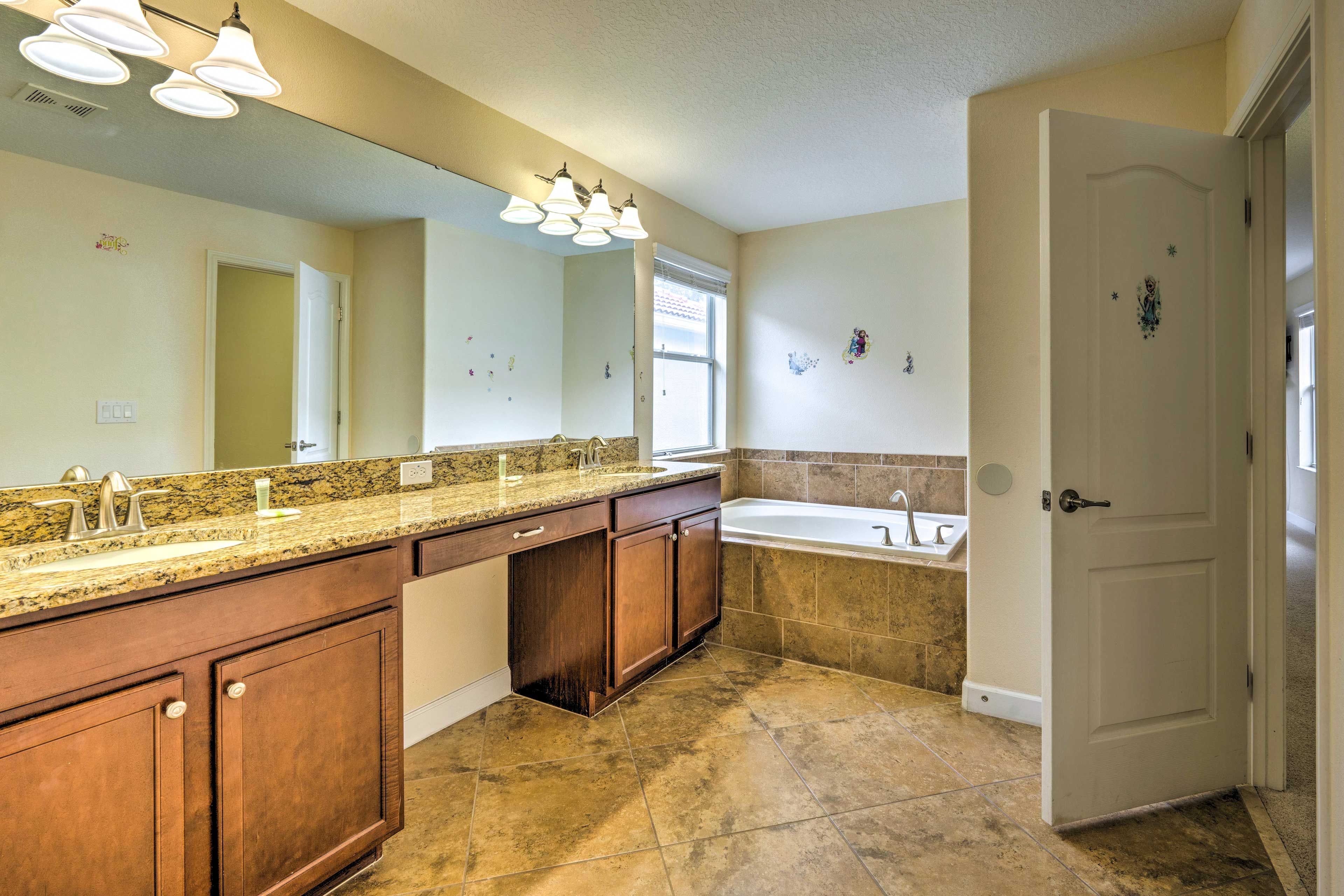 En-Suite Bathroom | Complimentary Toiletries