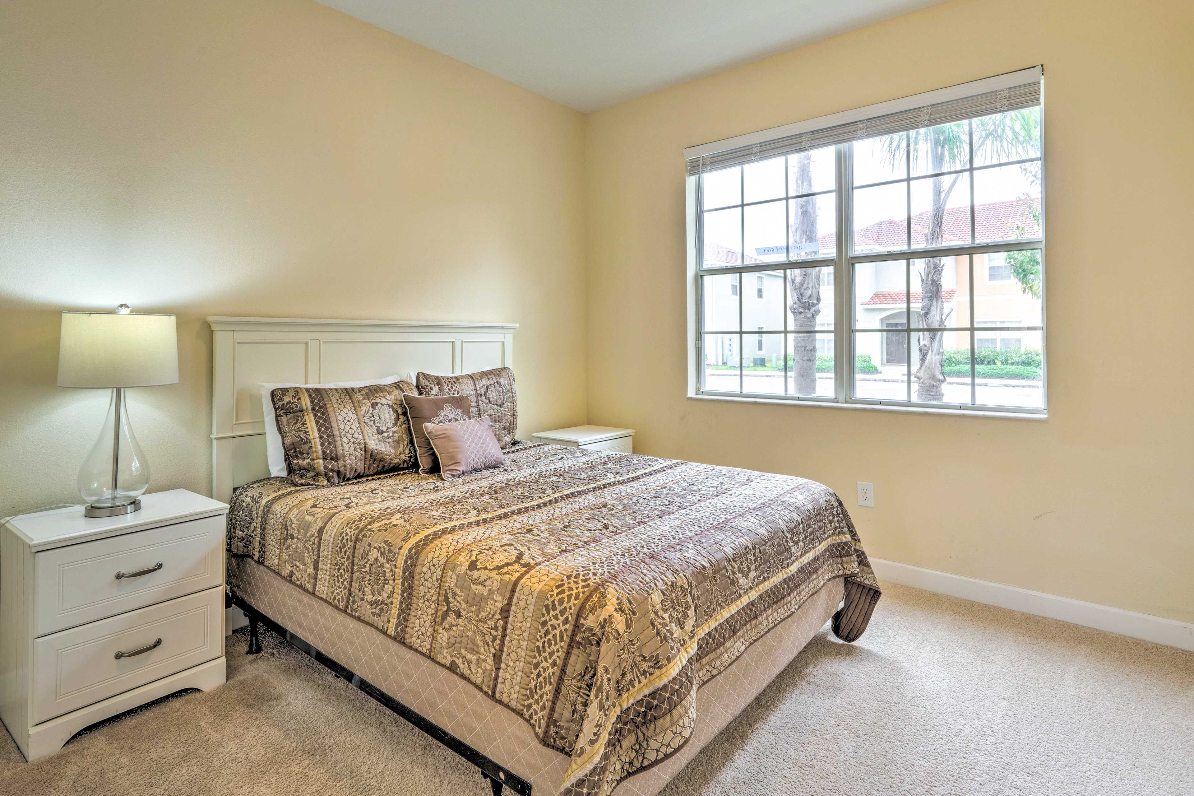 Bedroom 2 | Full Bed | Smart TV