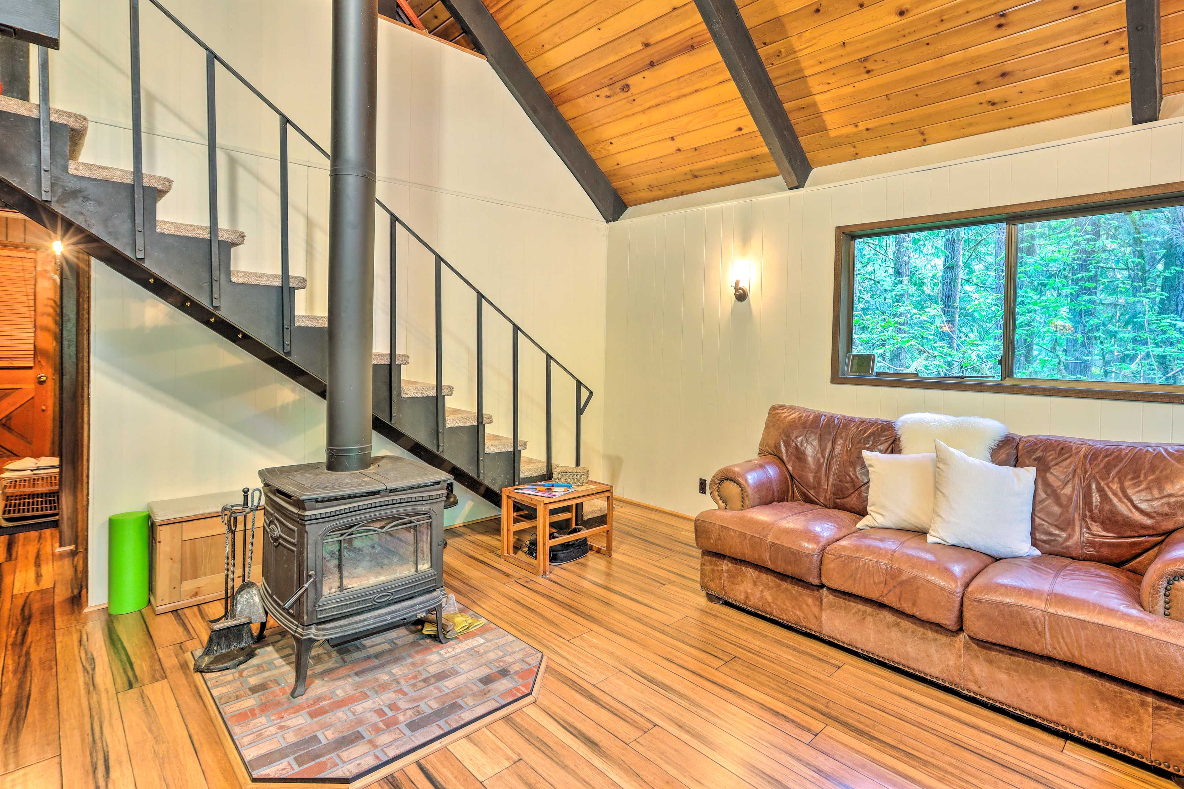 Living Room | Free WiFi | Books Supplied
